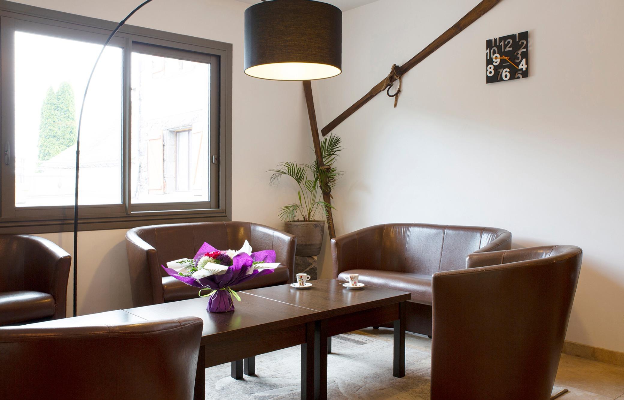 Vista Lobby Auberge de la Petite Ferme, The Originals Relais