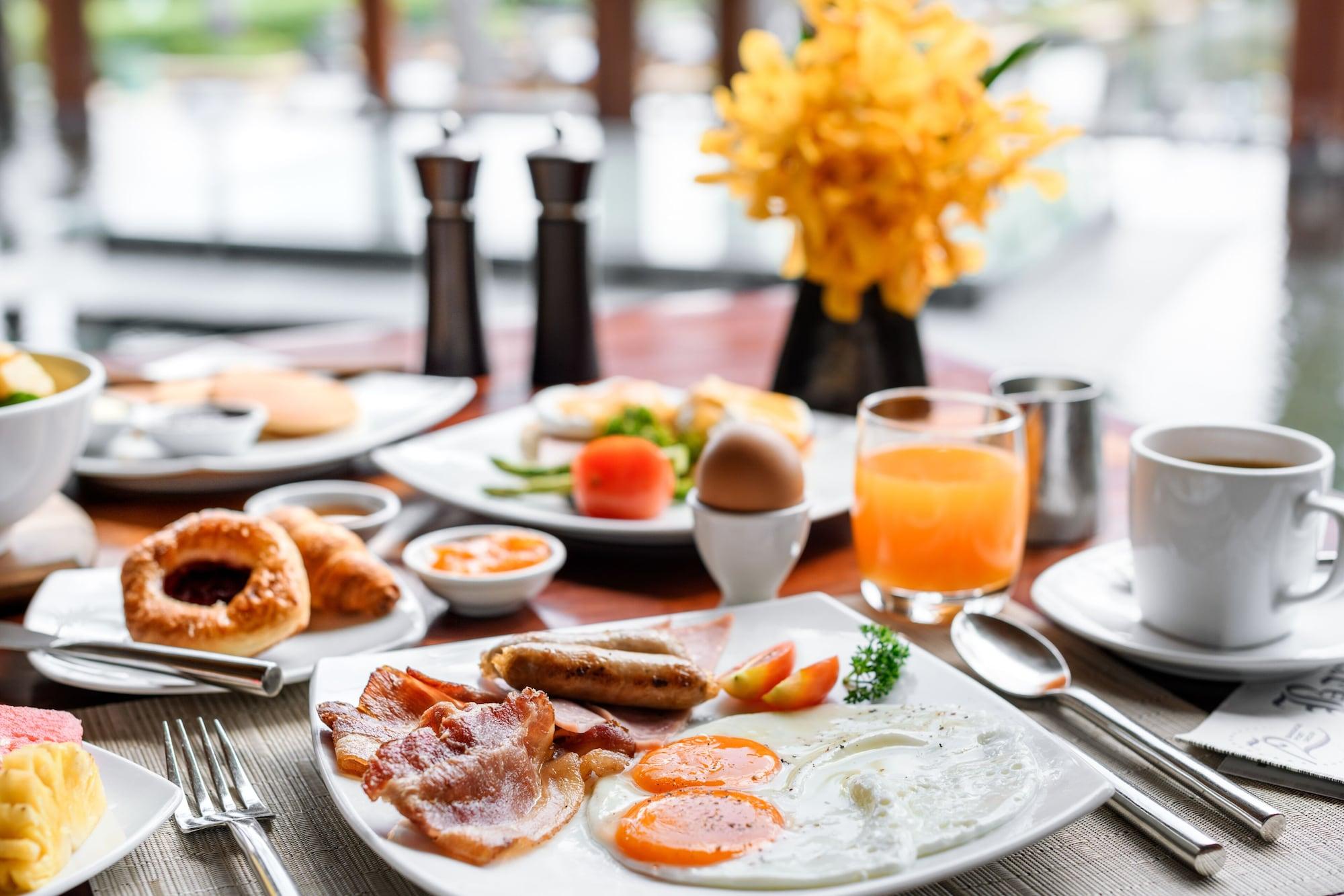 Restaurant Crowne Plaza Bangkok Lumpini Park by IHG