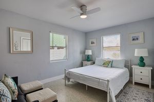 Alquiler Vacacional - 3 min walk to the Beach!!!!! Fenced in back yard.