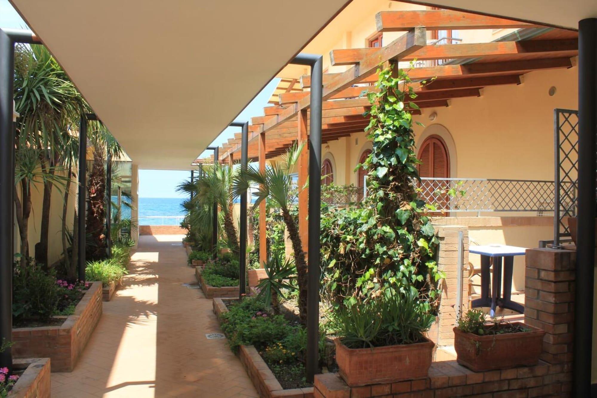 Vista Exterior Hotel La Darsena