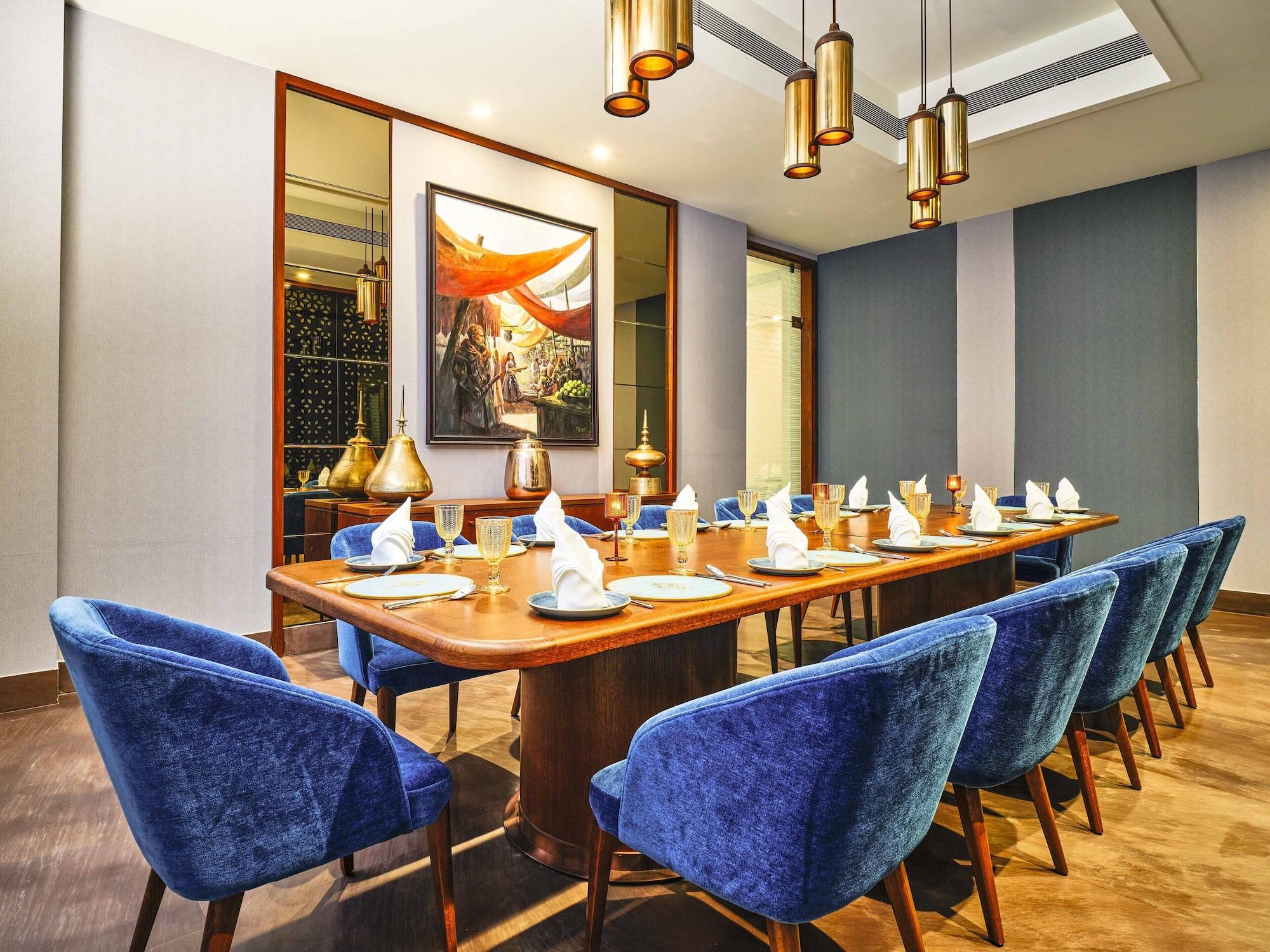 Restaurant Vivanta Ahmedabad SG Highway