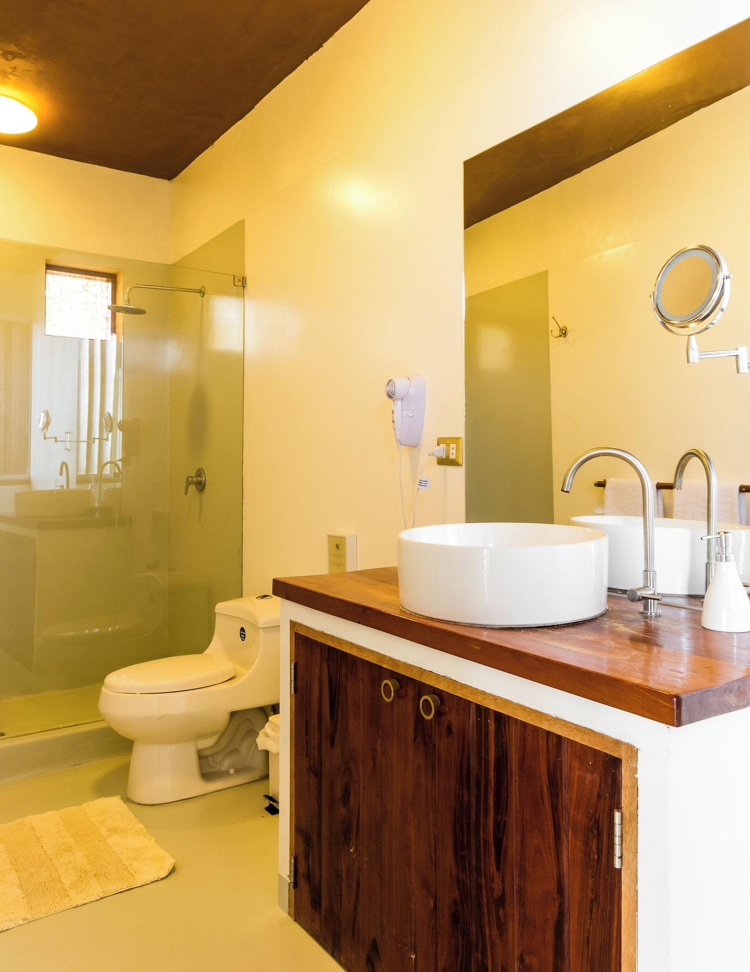 Equipamiento de Habitación Casa Adobe by Wynwood House