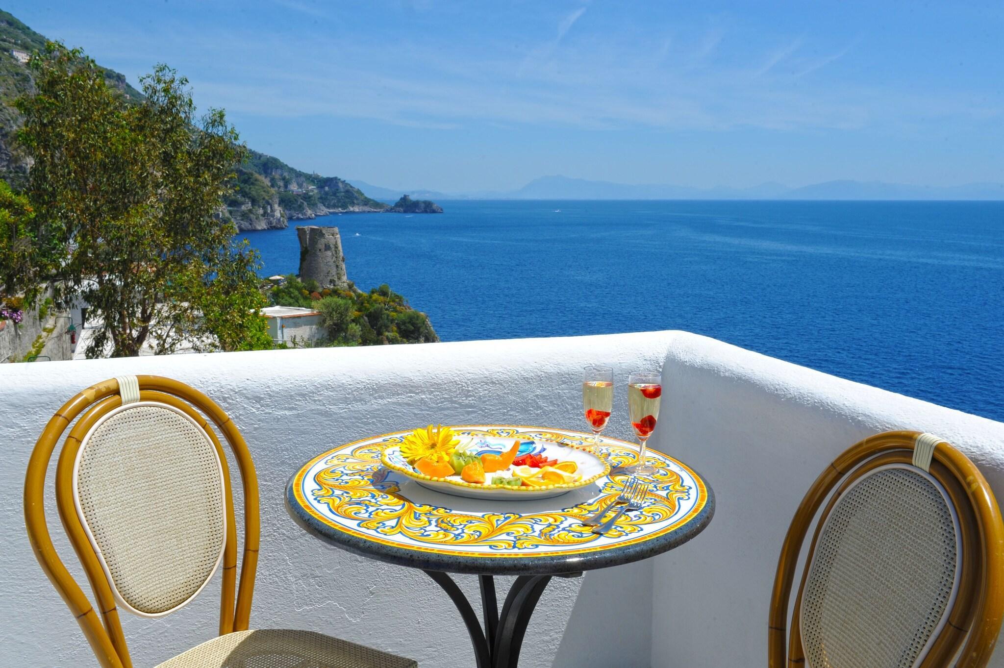 Varios Locanda Costa Diva