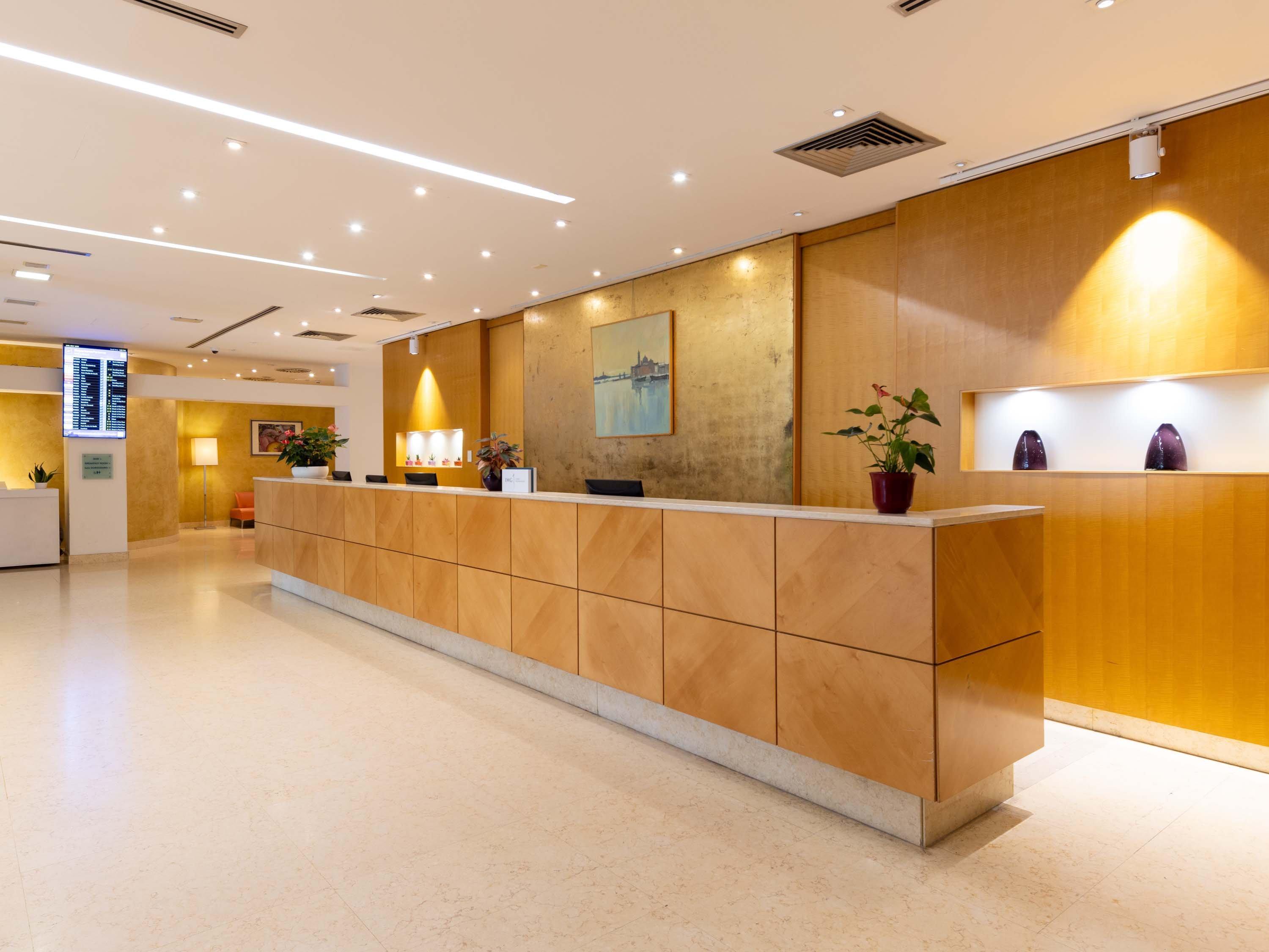 Vista Lobby Crowne Plaza Venice East by IHG