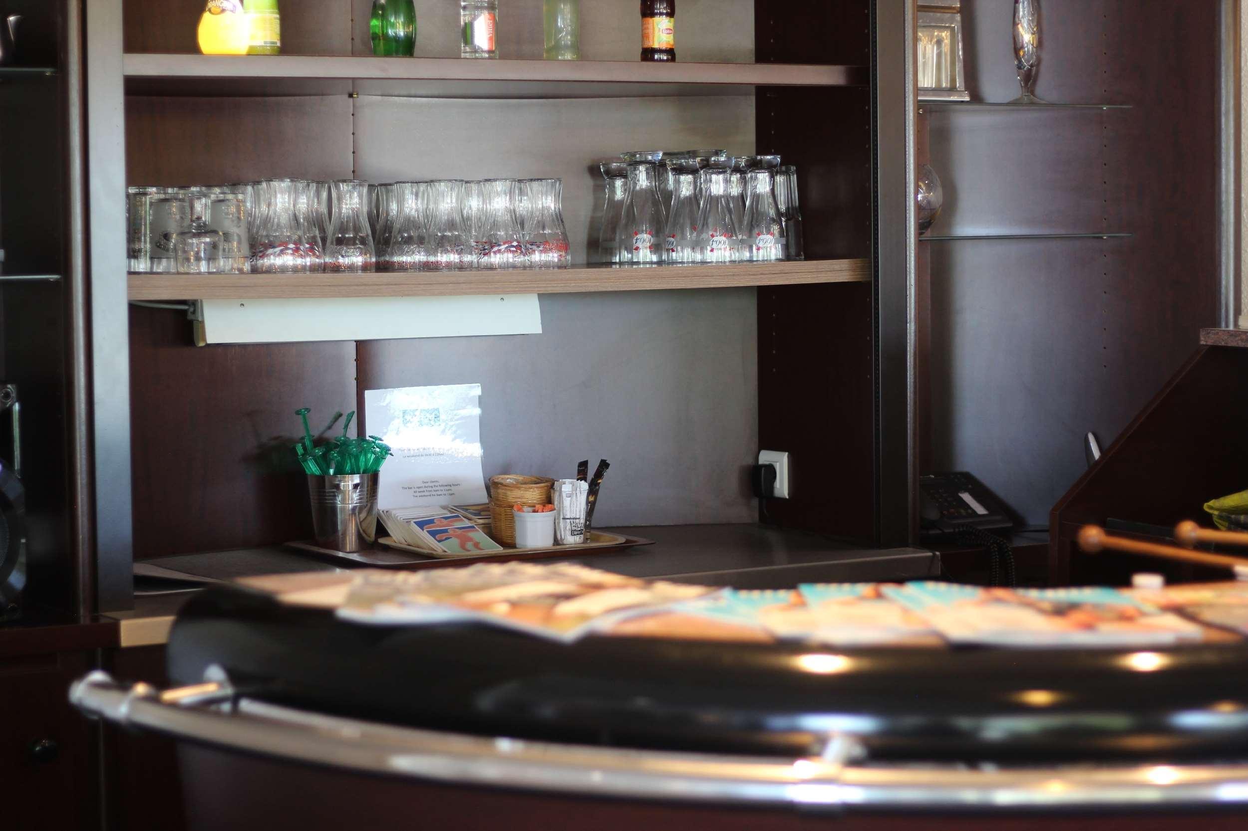 Bar/Salón Kyriad Nemours