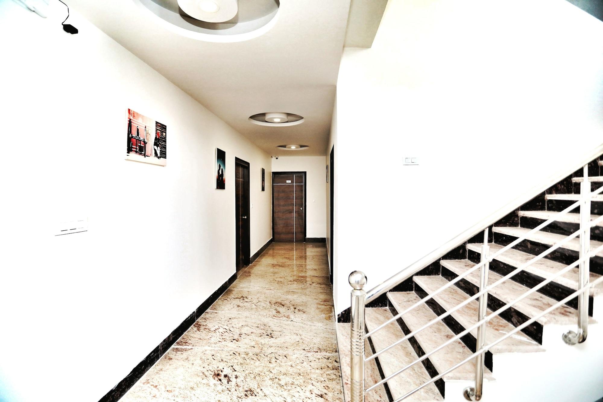 Varios Hotel Aerocity Purple Orchid