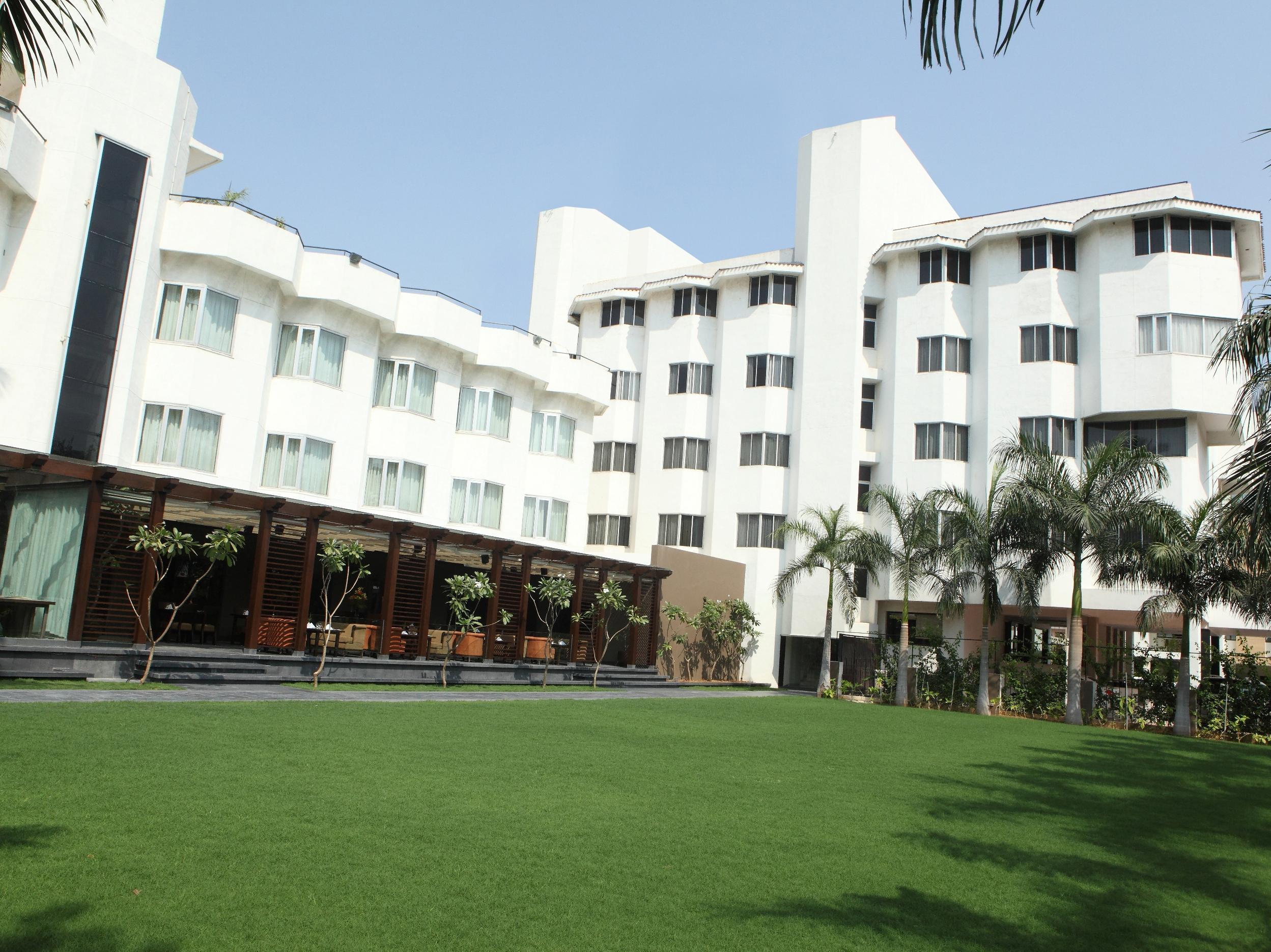 Vista Exterior Express Residency Hotel