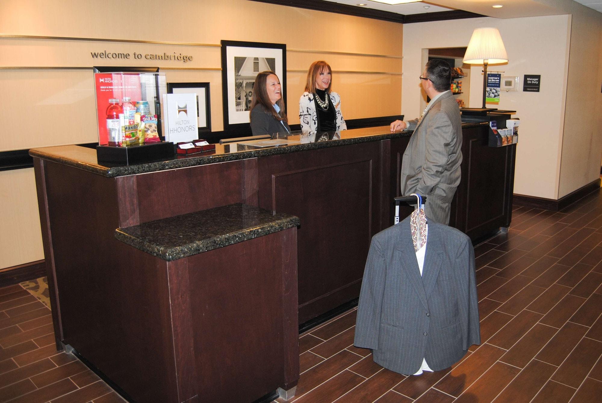 Vista Lobby Hampton Inn Cambridge