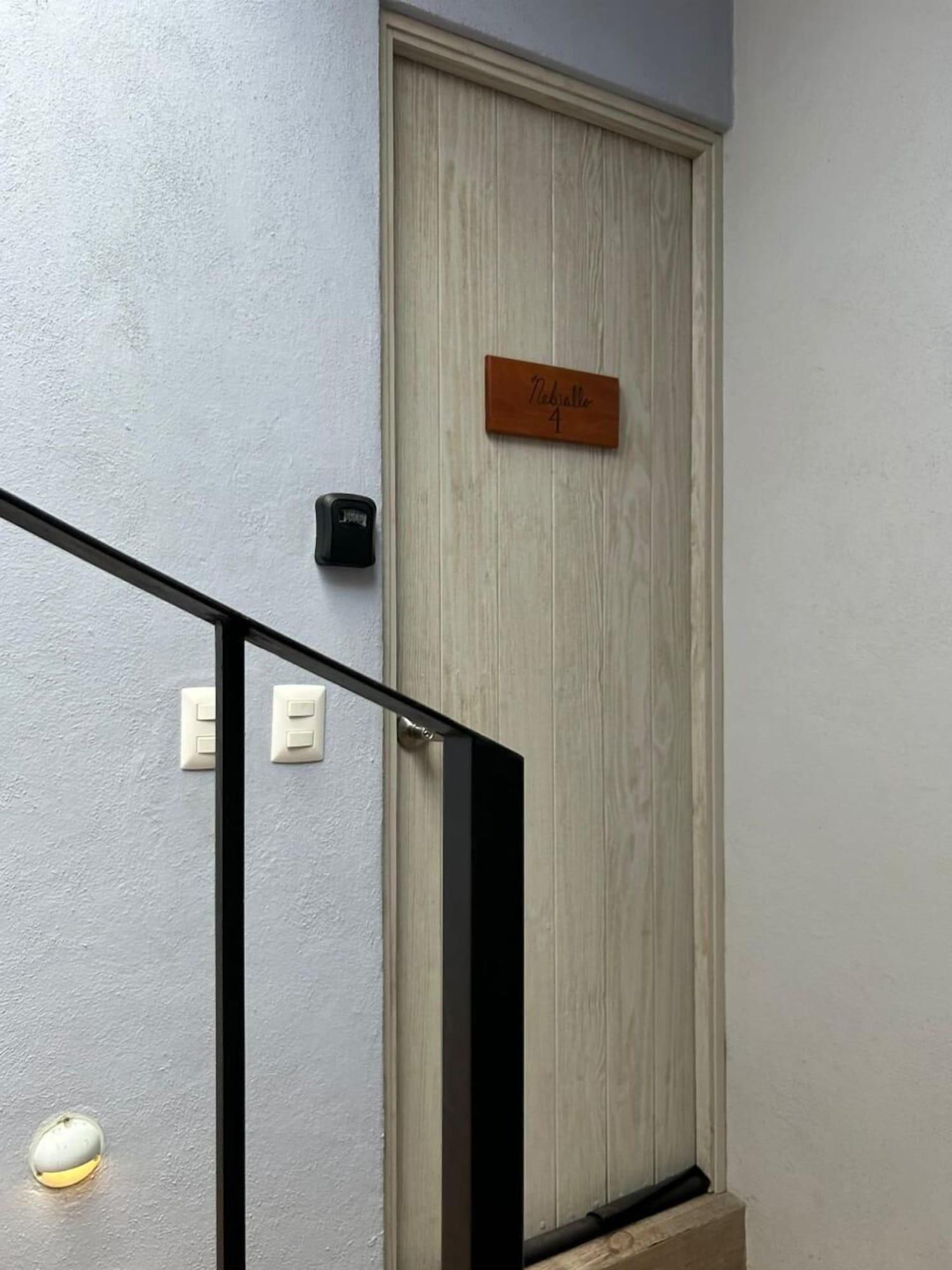 Vista Exterior Suites Santa Noche