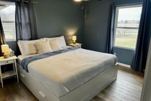 Alquiler Vacacional - Red Barn Retreat: Relaxing 3BR w/ Game Room Near Miami U