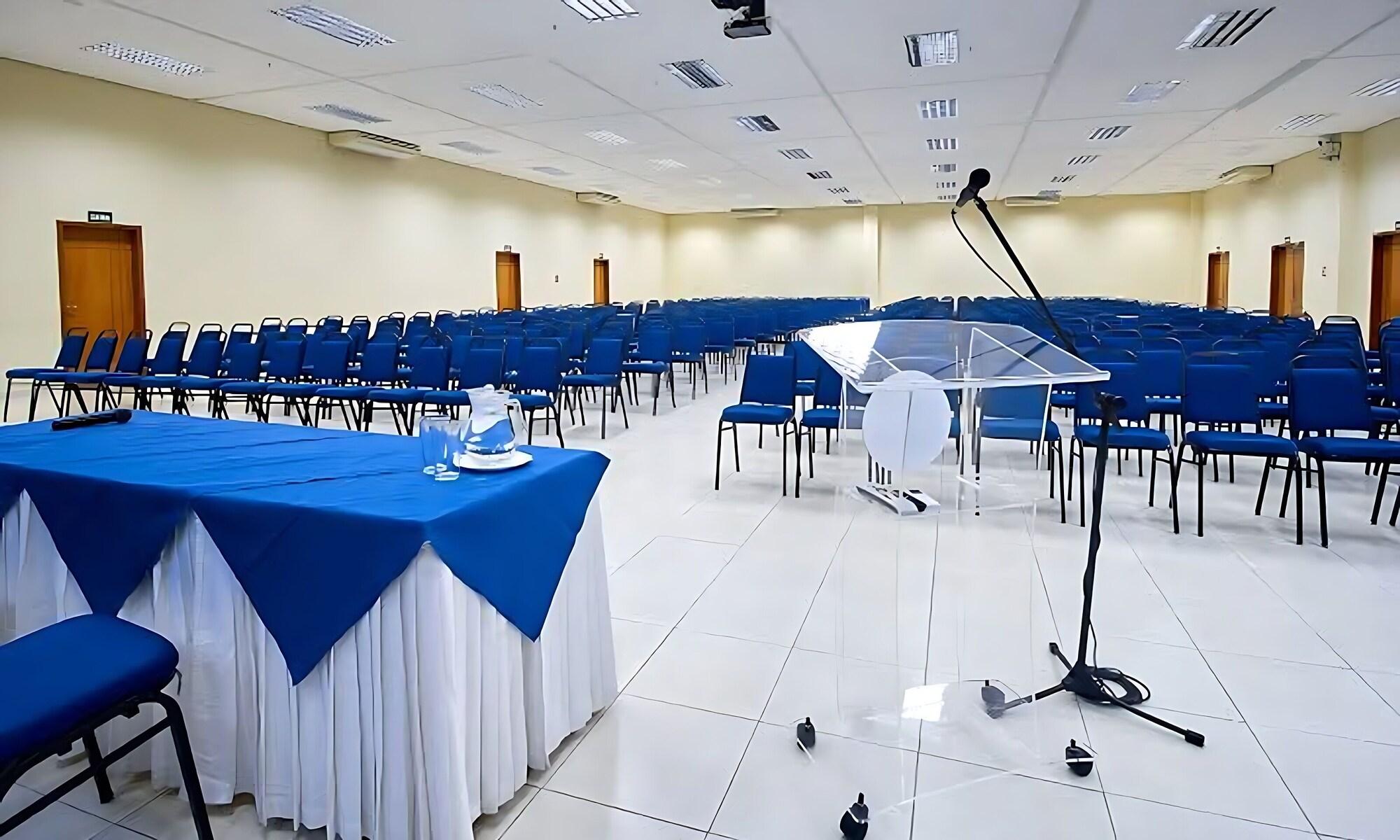 Sala de Reuniones Águas Termais Naturais Piscinas Quentes 24h Sauna Free Golden Dolphin Grand Hotel