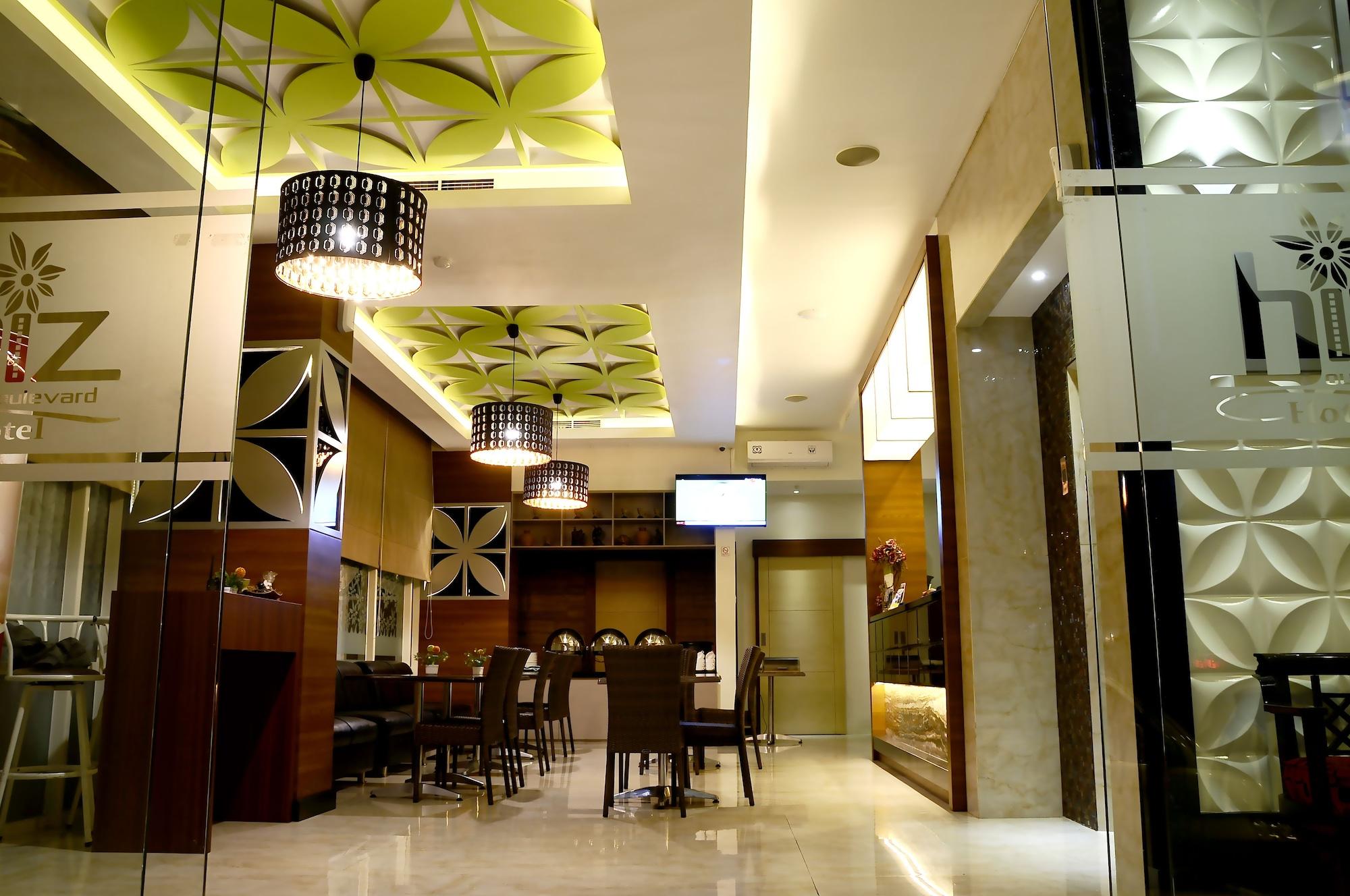 Vista Lobby Biz Boulevard Hotel