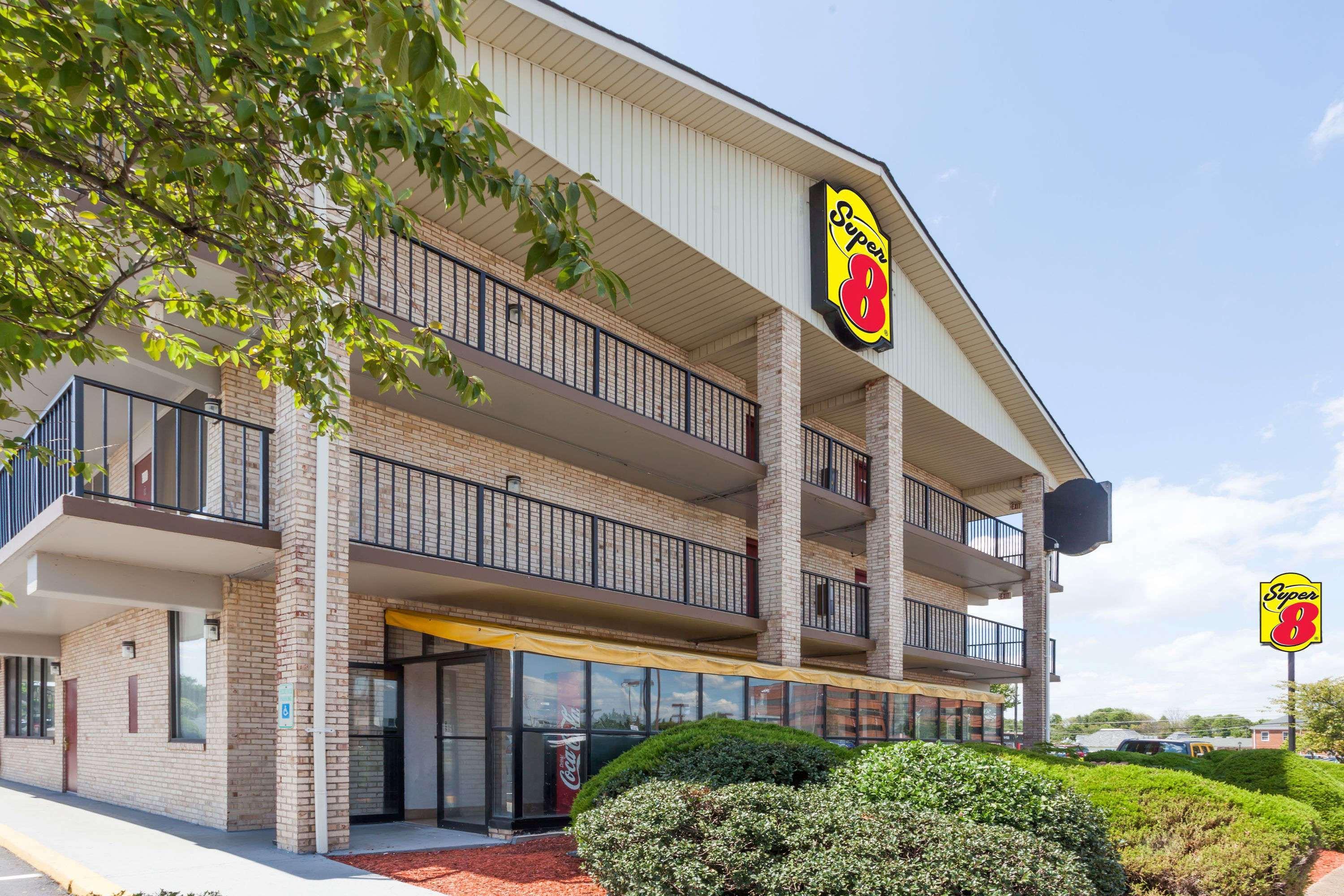 Vista Exterior Super 8 by Wyndham Manassas