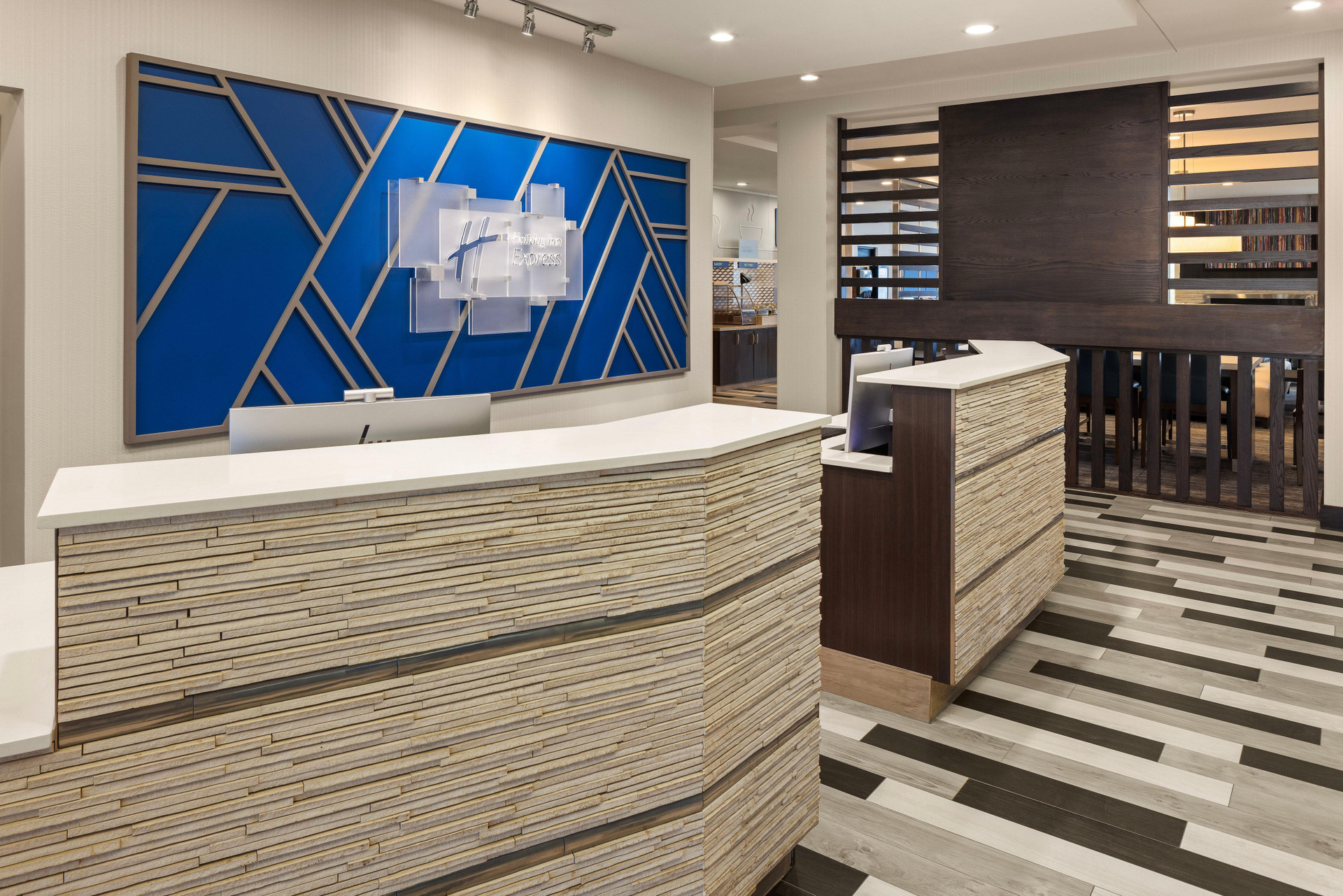 Vista Lobby Holiday Inn Express Moline - Quad Cities Area by IHG