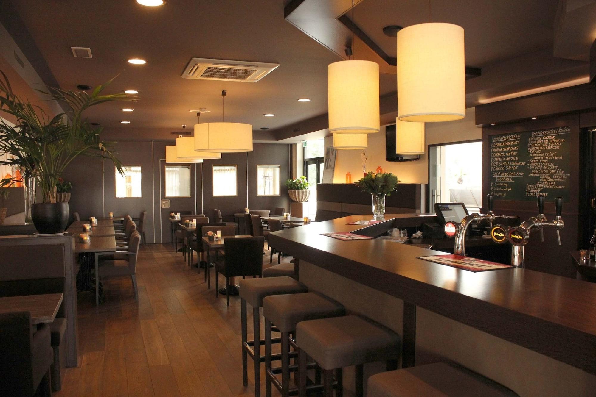 Bar/Salón Hotel Gieling