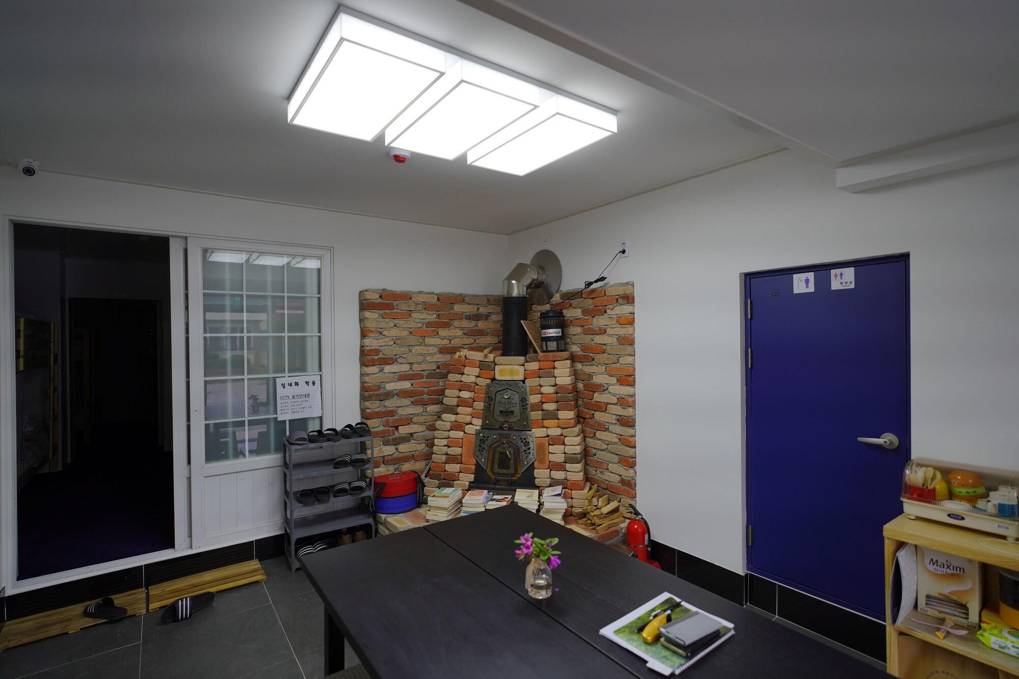 Vista Lobby Bluemoon Guest House - Hostel