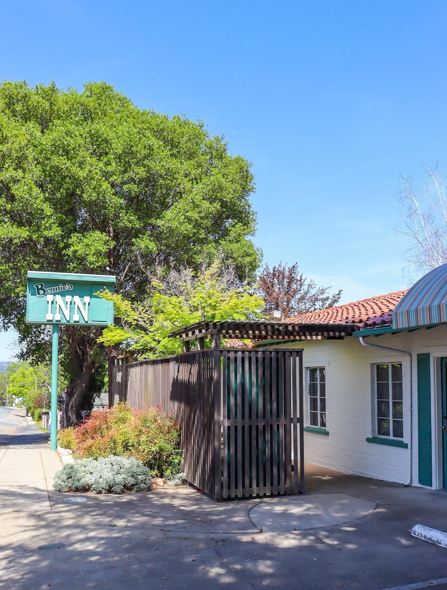 Vista Exterior The Bonnie Inn Unit 5 With Breakfast Nook