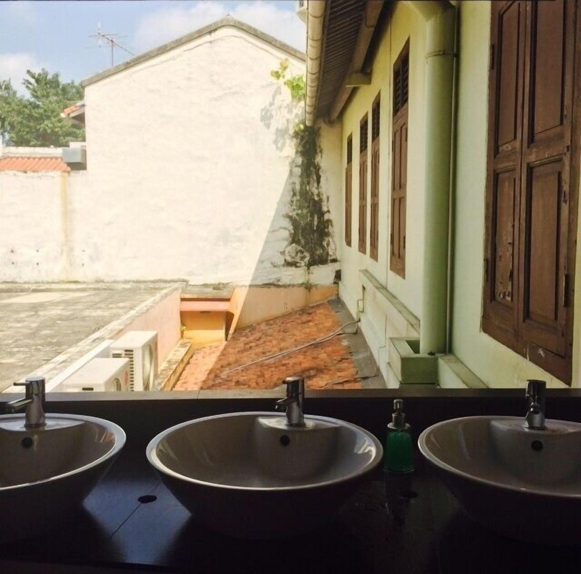 Spa Sleepy Kiwi Backpacker Hostel - Bugis