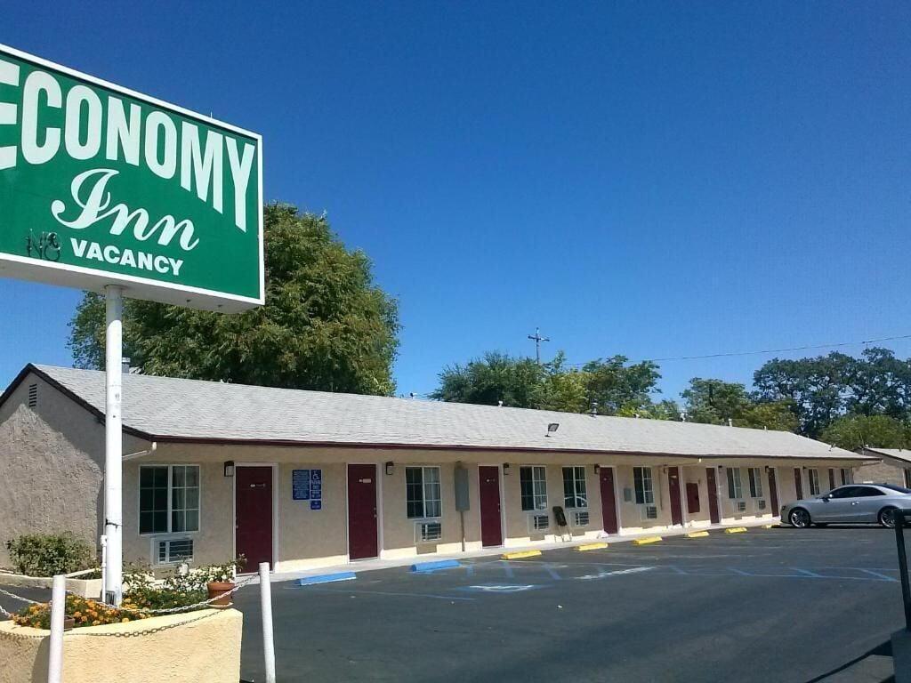 Varios Economy Inn