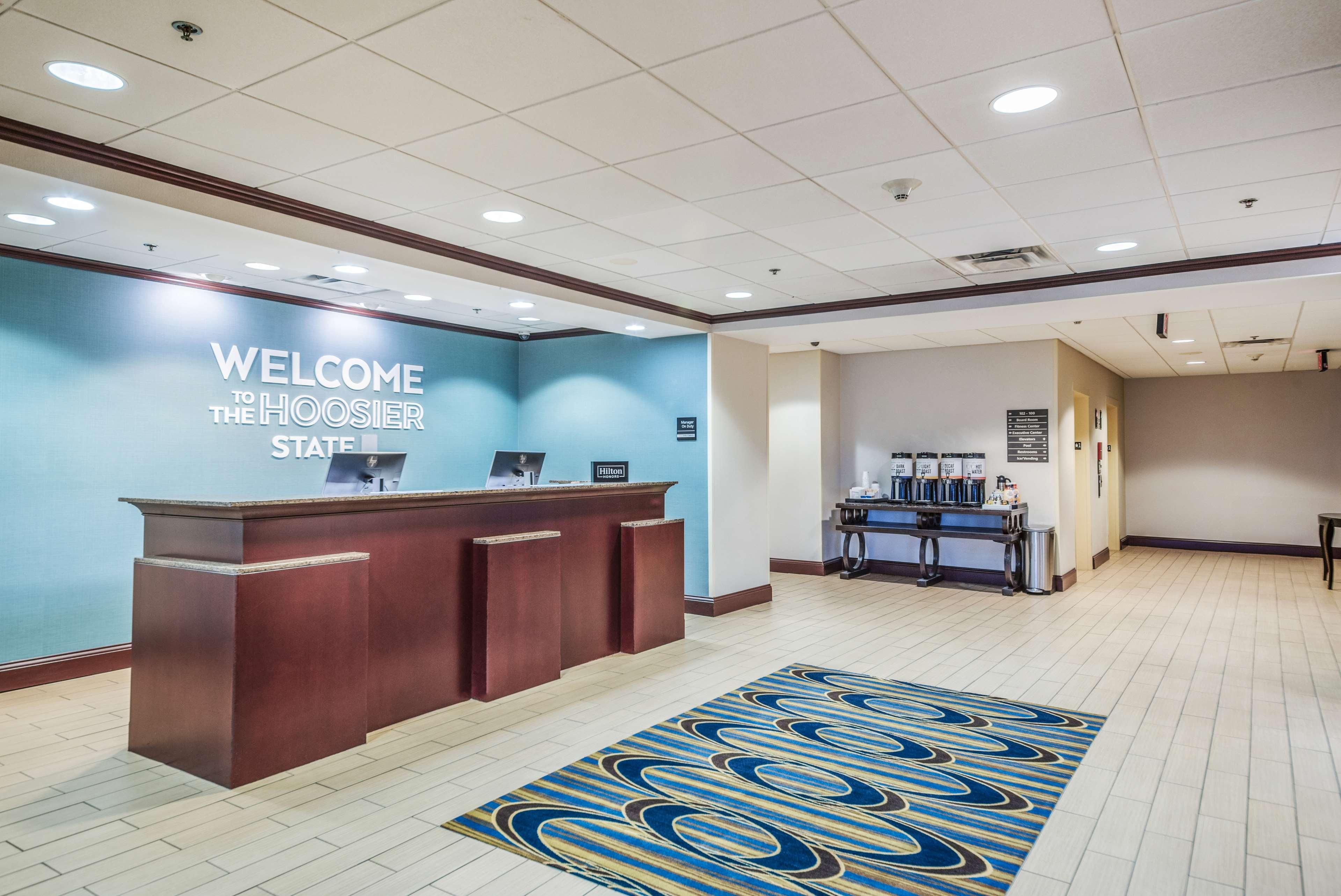 Vista Lobby Hampton Inn Greenfield