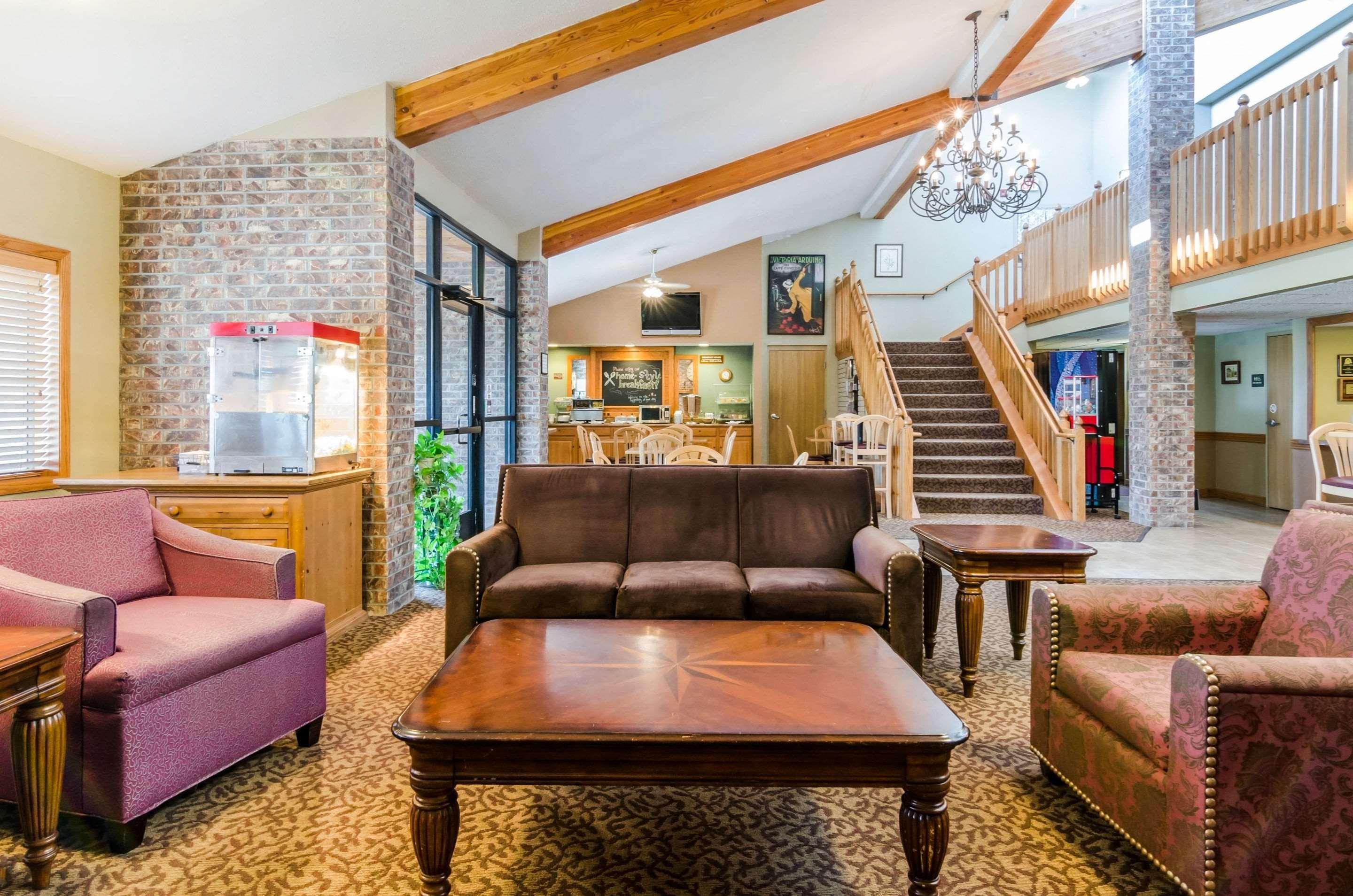 Vista Lobby Rodeway Inn Newton