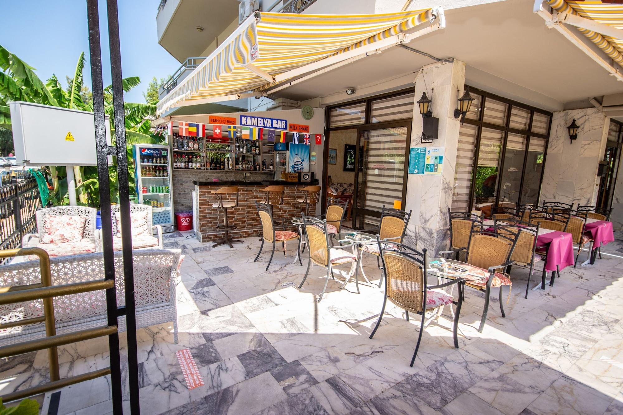 Bar/Salón Kamelya Apartments