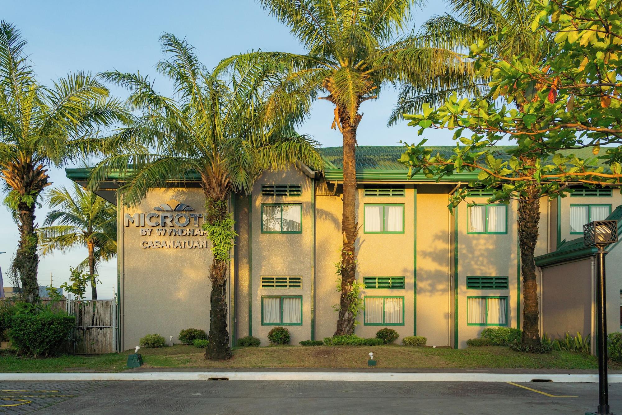 Vista Exterior Microtel Inn by Wyndham Cabanatuan
