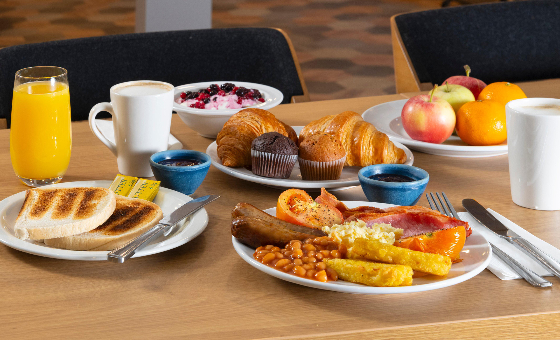 Restaurant Holiday Inn Express Stafford by IHG