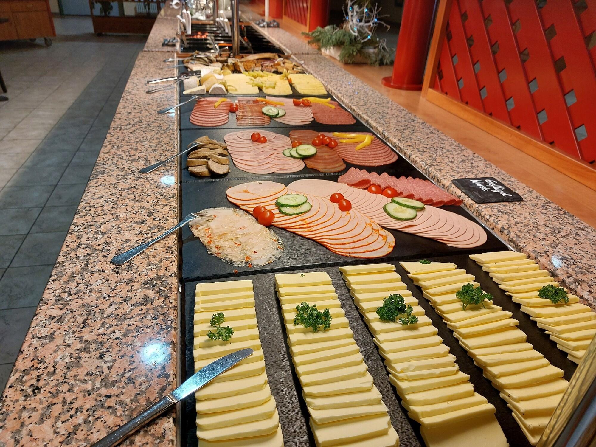 Restaurant Sporthotel Neuruppin - Apartmenthaus mit Ferienwohnungen