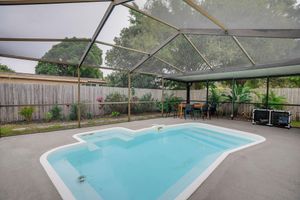 Alquiler Vacacional - Fully Remodeled St Petersburg Home w/ Private Pool