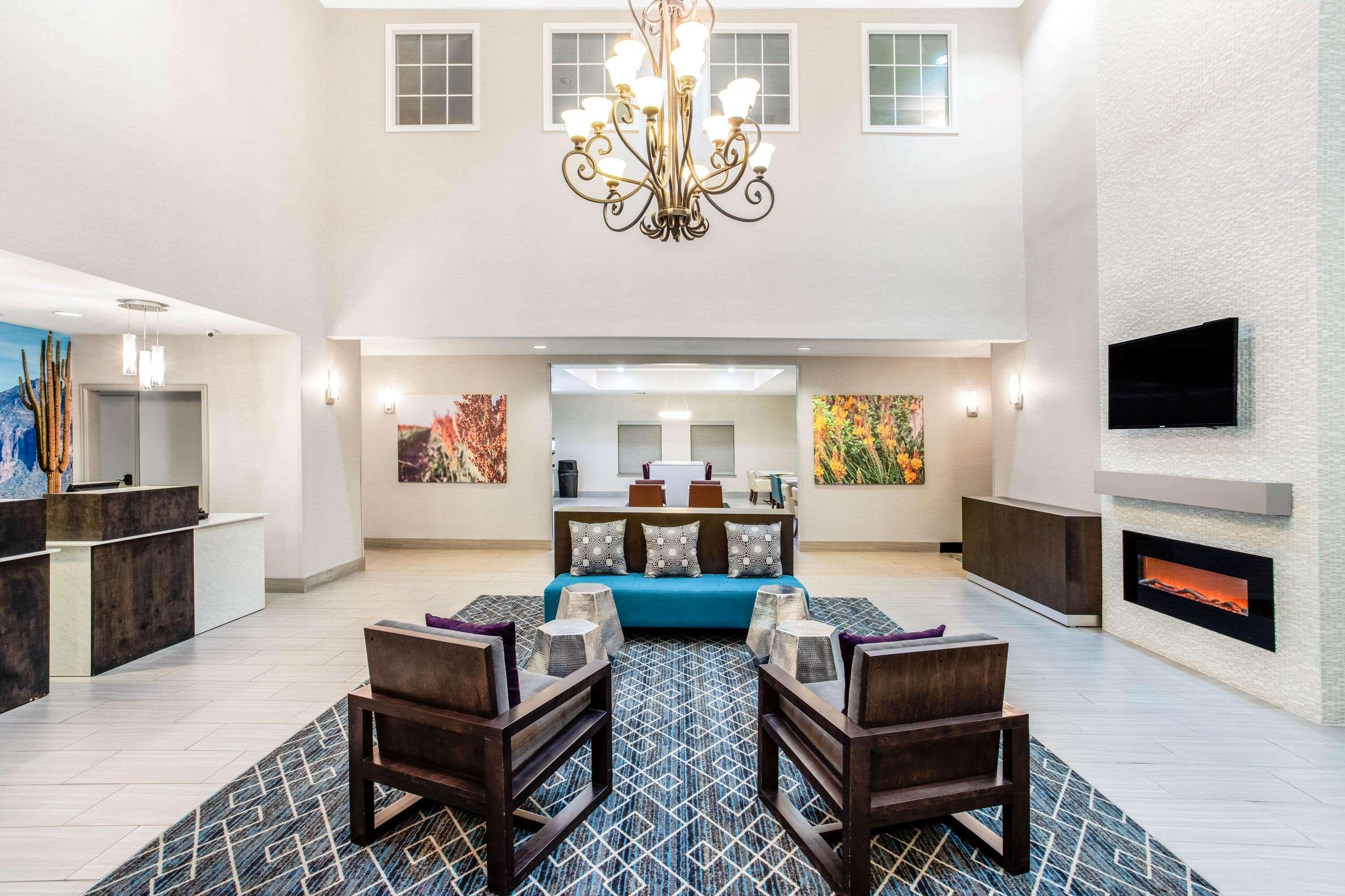 Vista Lobby La Quinta Inn & Suites by Wyndham Hillsboro