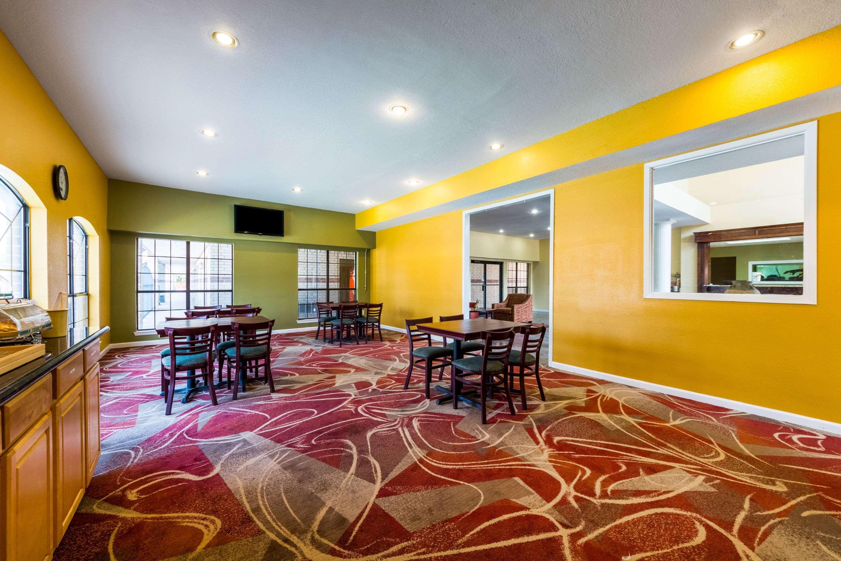 Restaurant Quality Inn University near Downtown