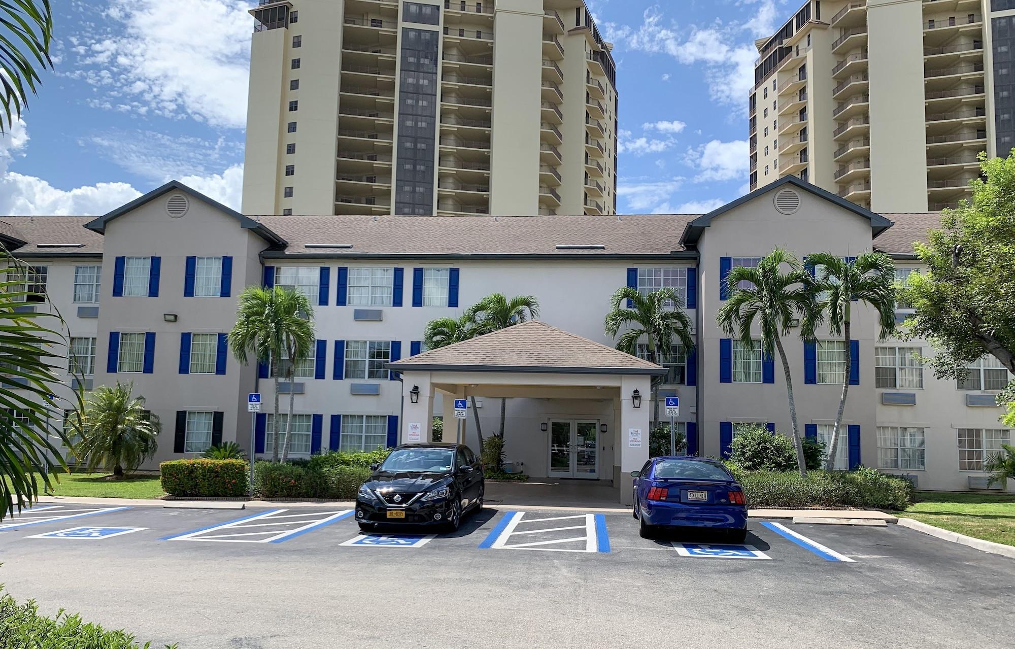 Vista Exterior InTown Suites Extended Stay Fort Myers