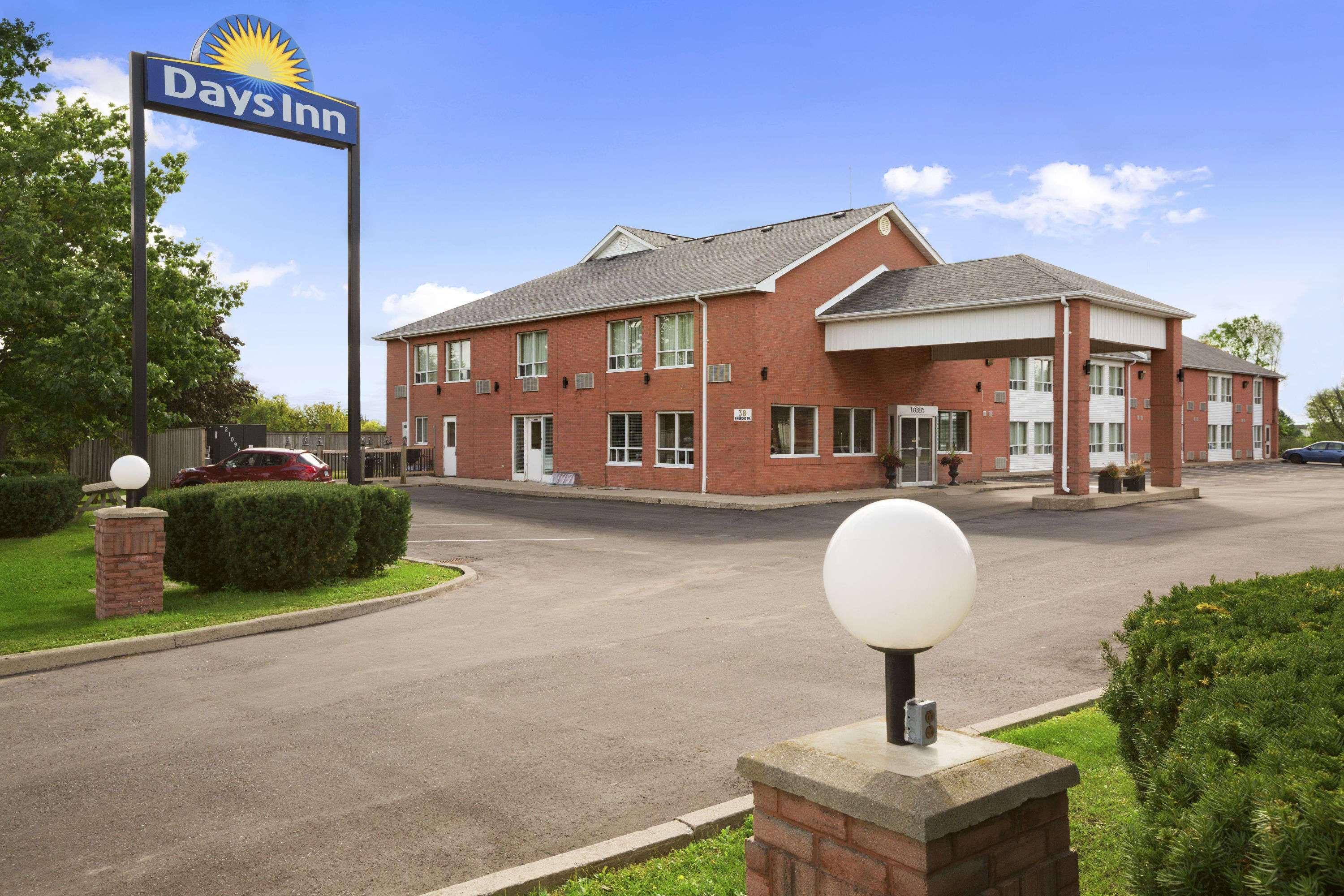 Vista Exterior Days Inn by Wyndham Stouffville