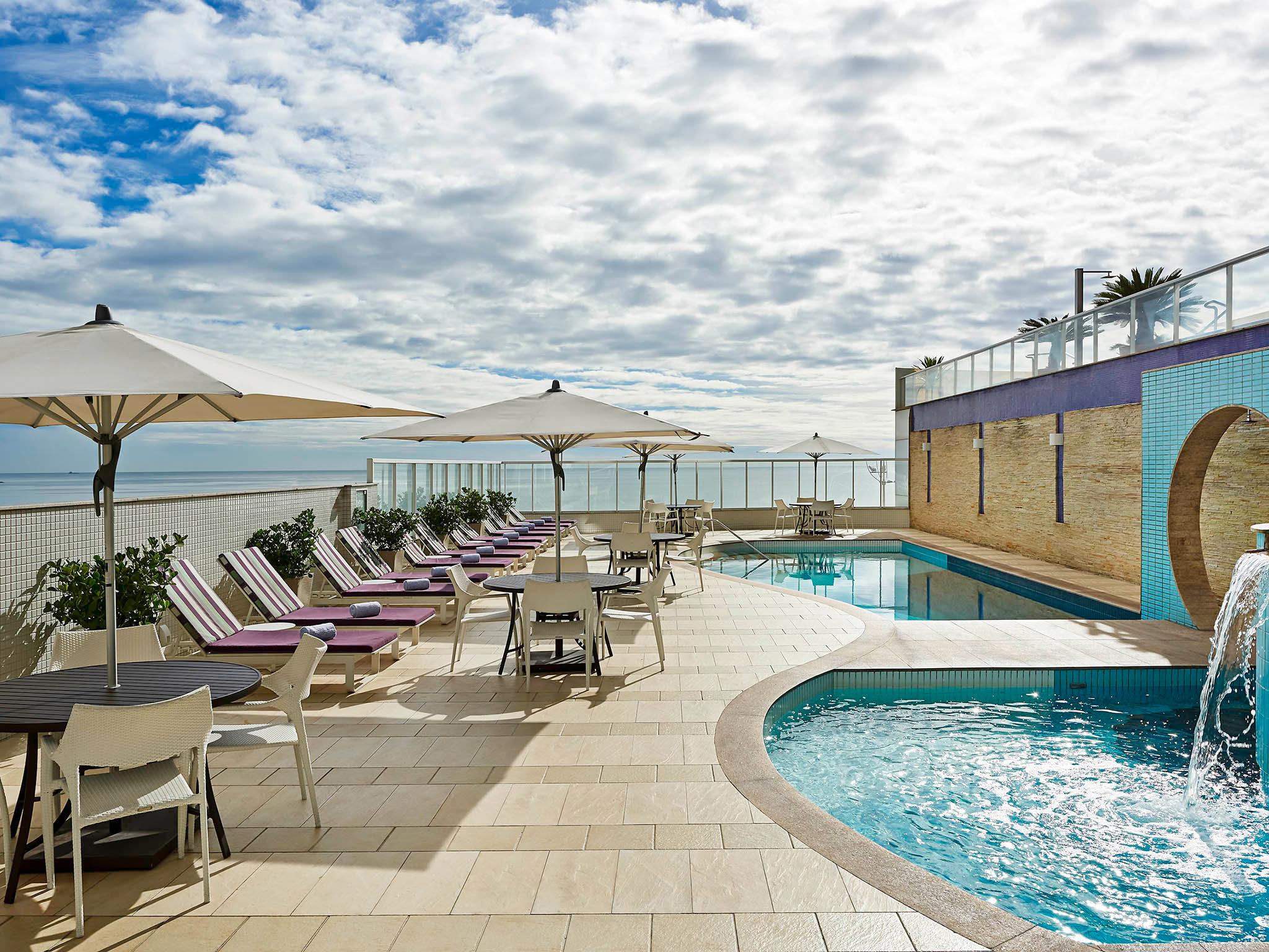 Vista Piscina Mercure Camboriu Internacional