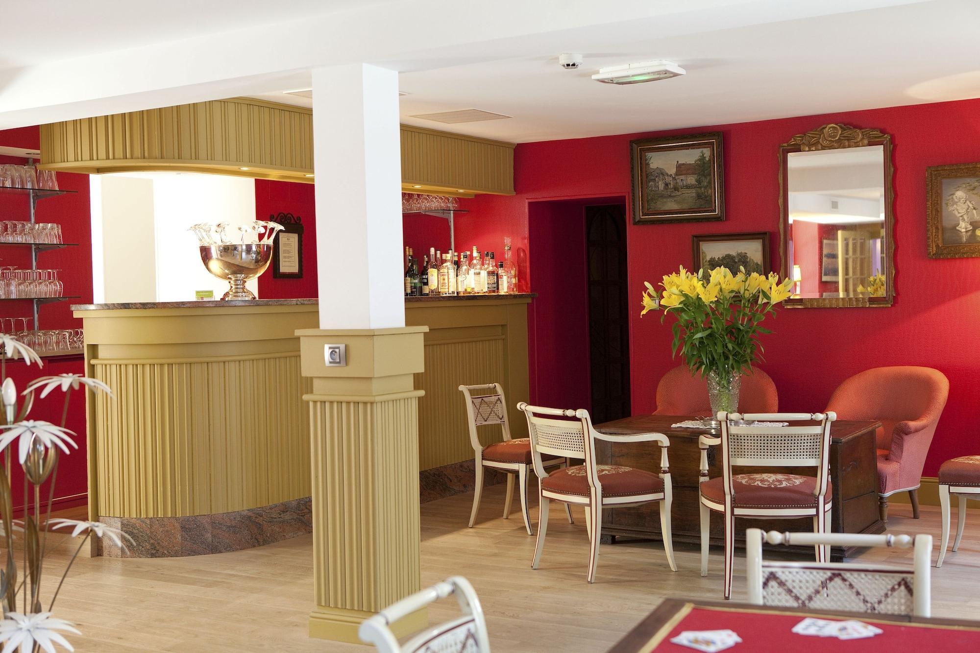 Bar/Salón Logis Hôtel Ô En Couleur