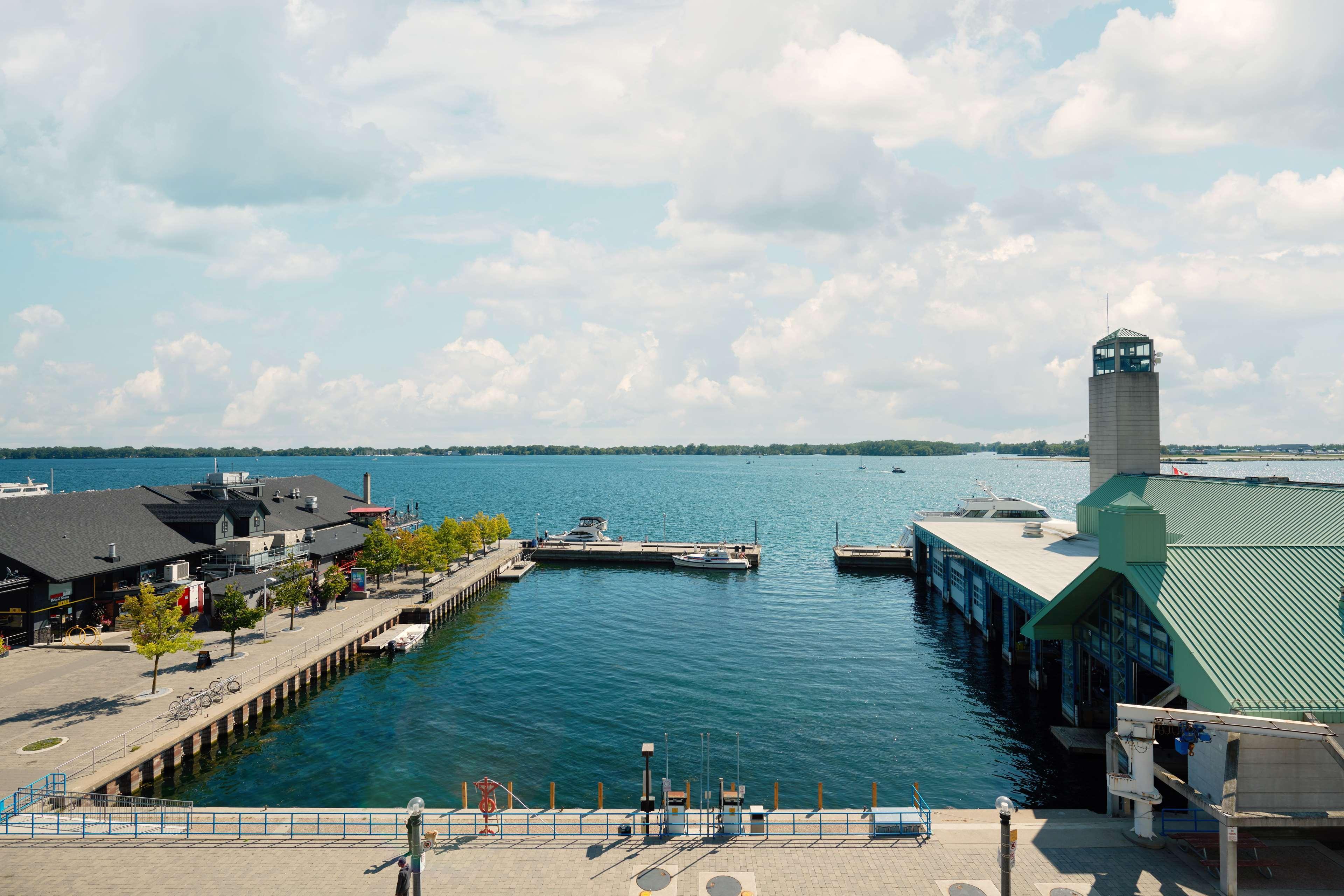 Vista Exterior Radisson Blu Toronto Downtown