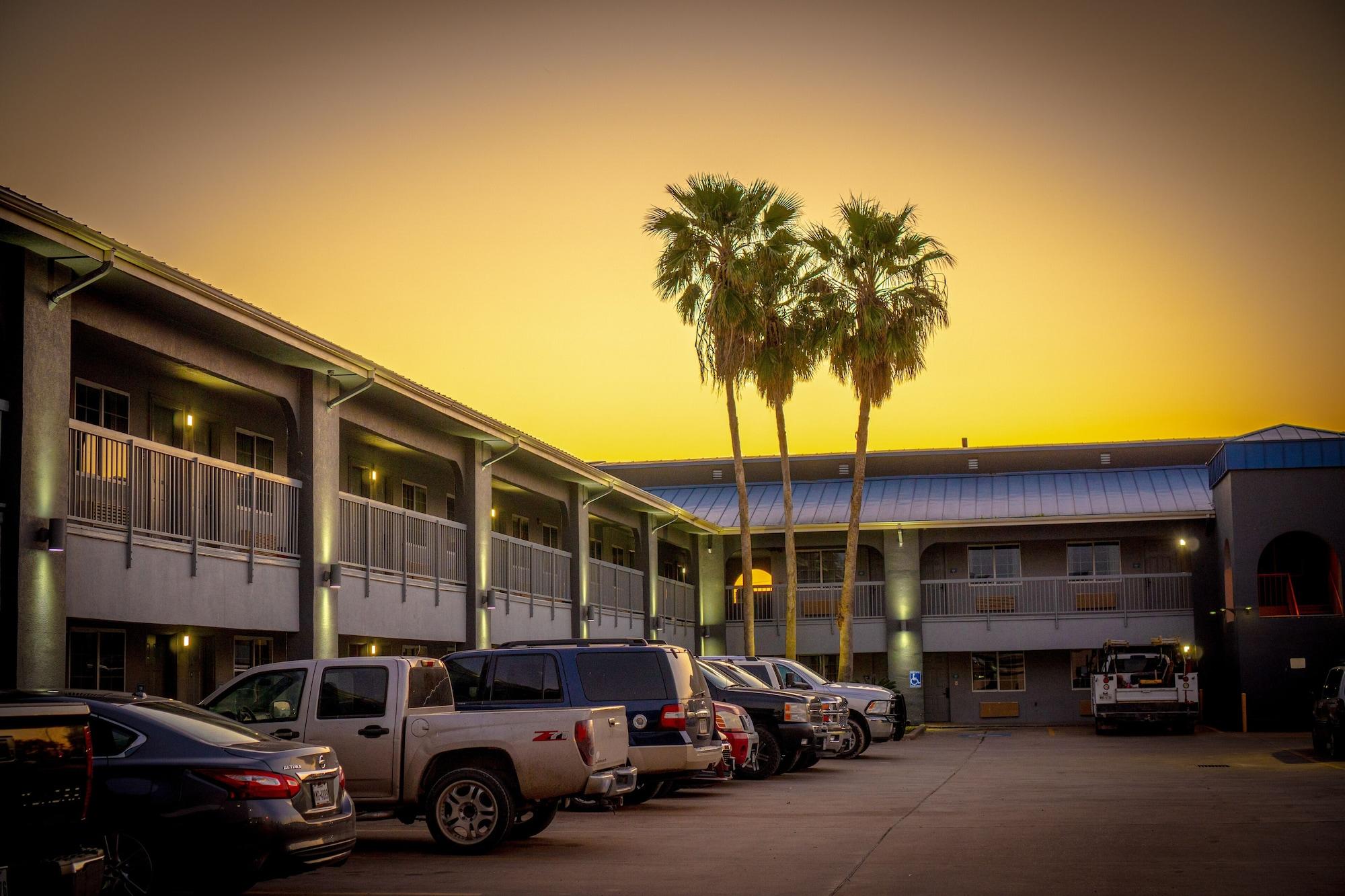 Vista Exterior Rodeway Inn & Suites Corpus Christi Northwest
