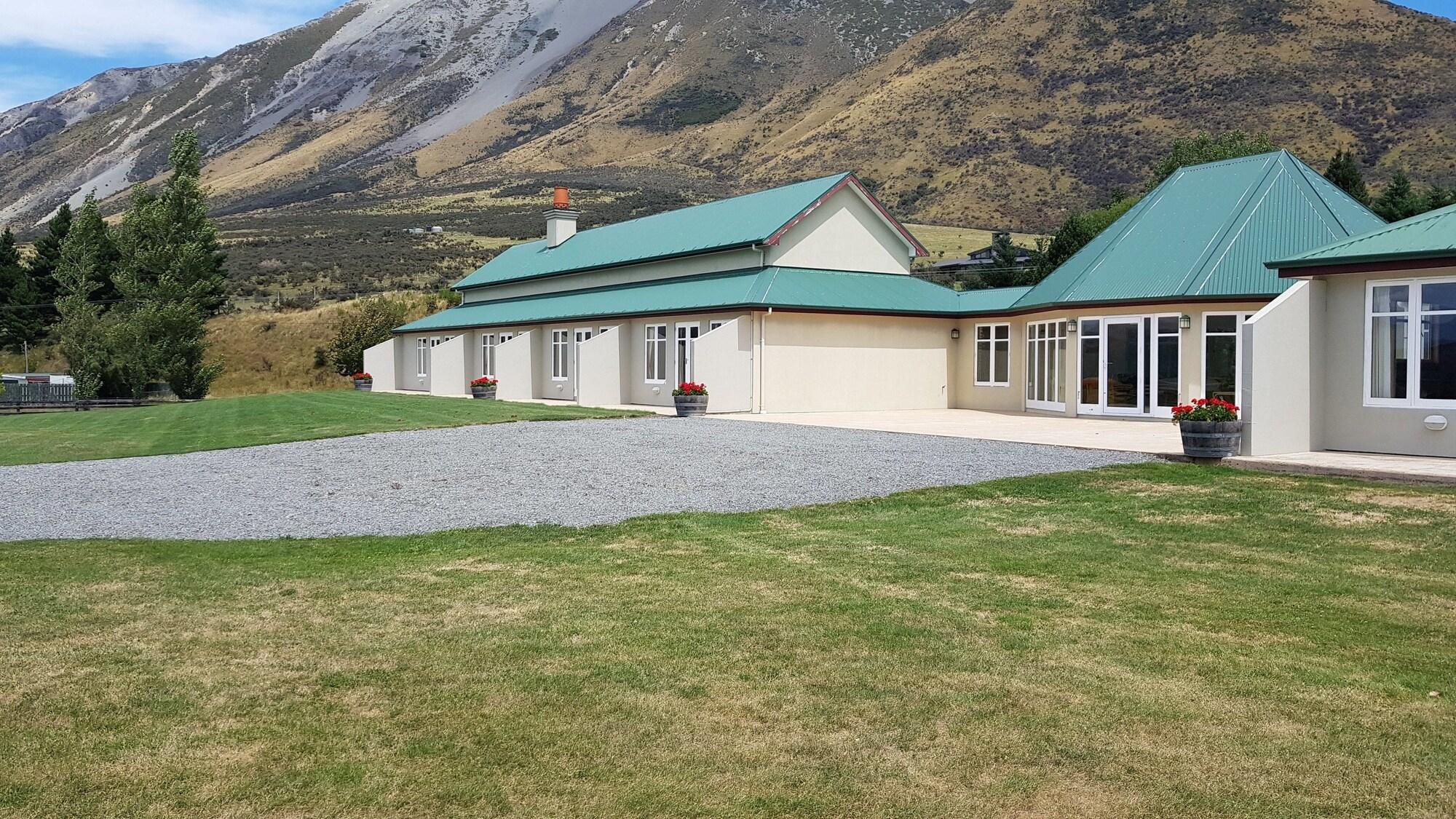 Vista Exterior Grasmere High Country Bed & Breakfast Lodge