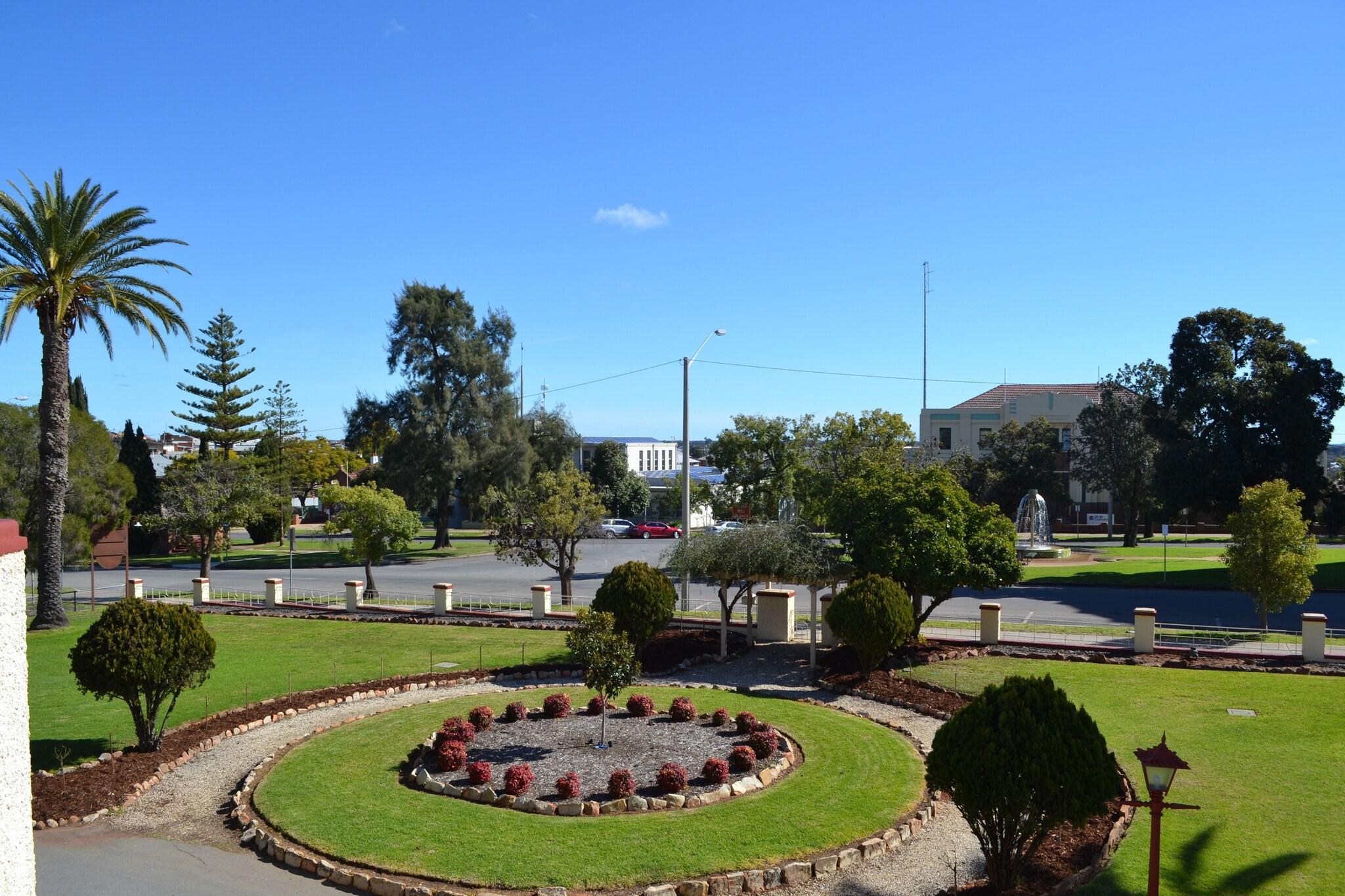 Vista Exterior Historic Hydro Motor Inn