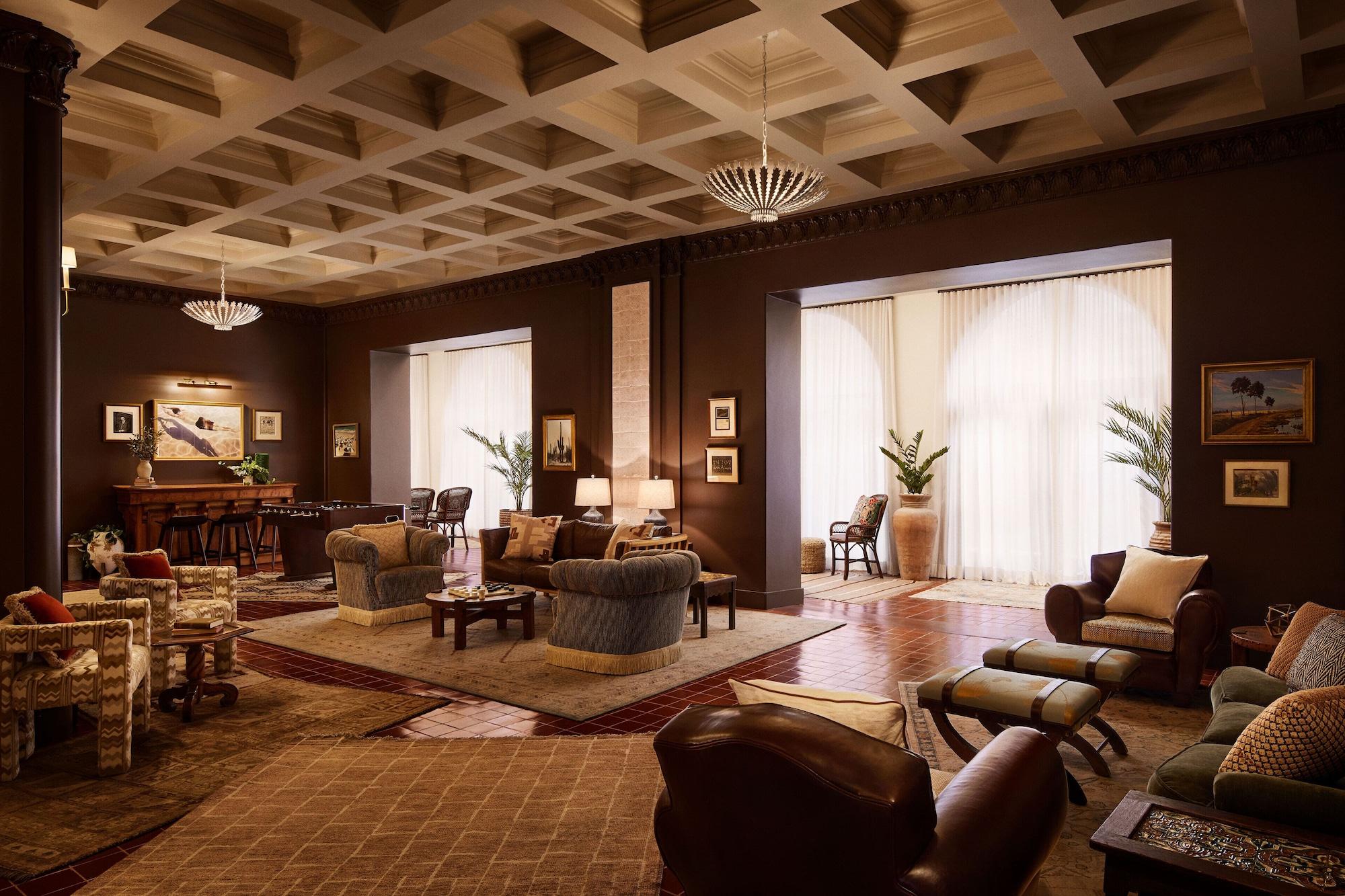 Vista Lobby Pasadena Hotel & Pool