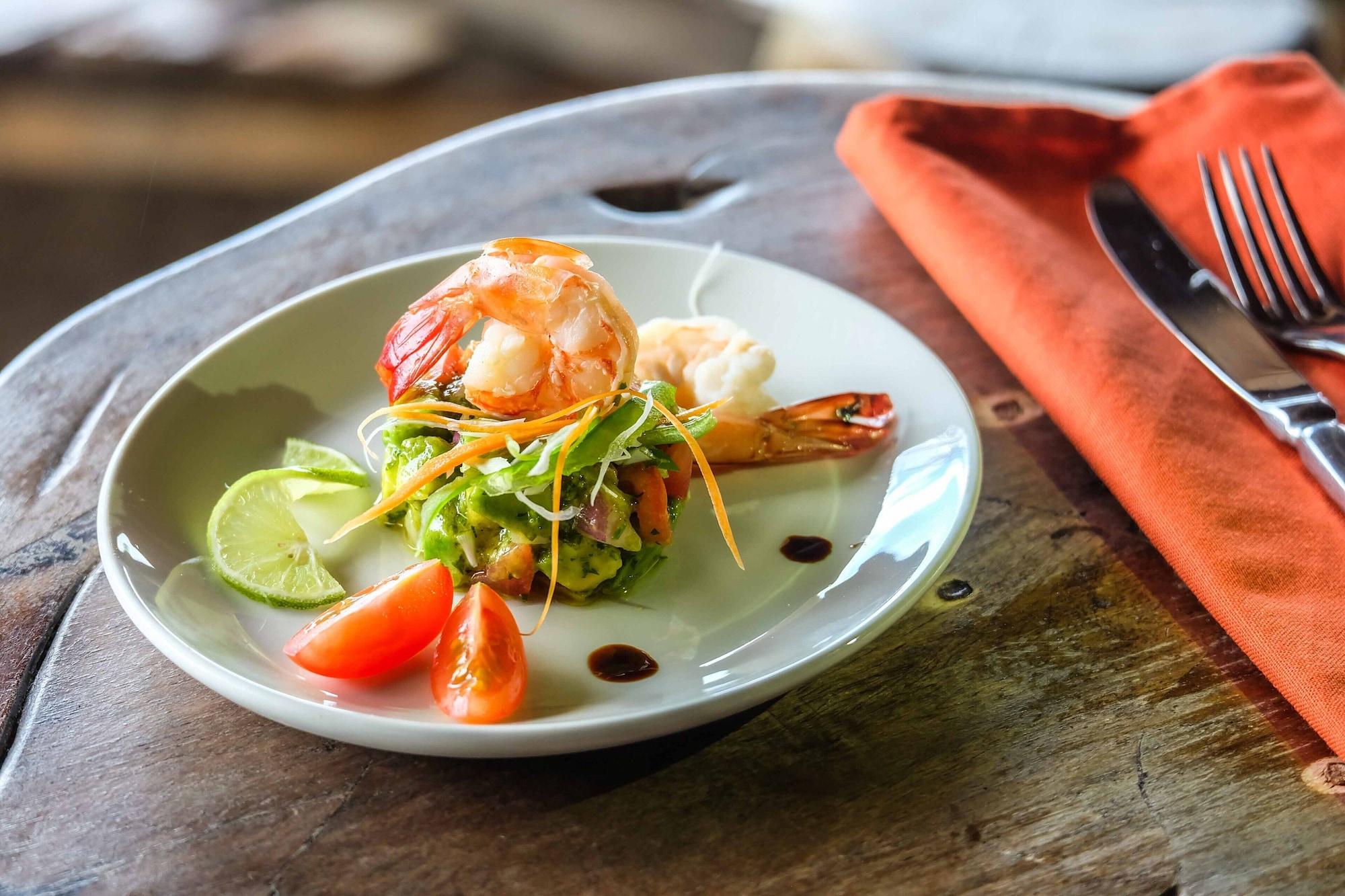 Restaurant Saadani Safari Lodge - bush, river, beach