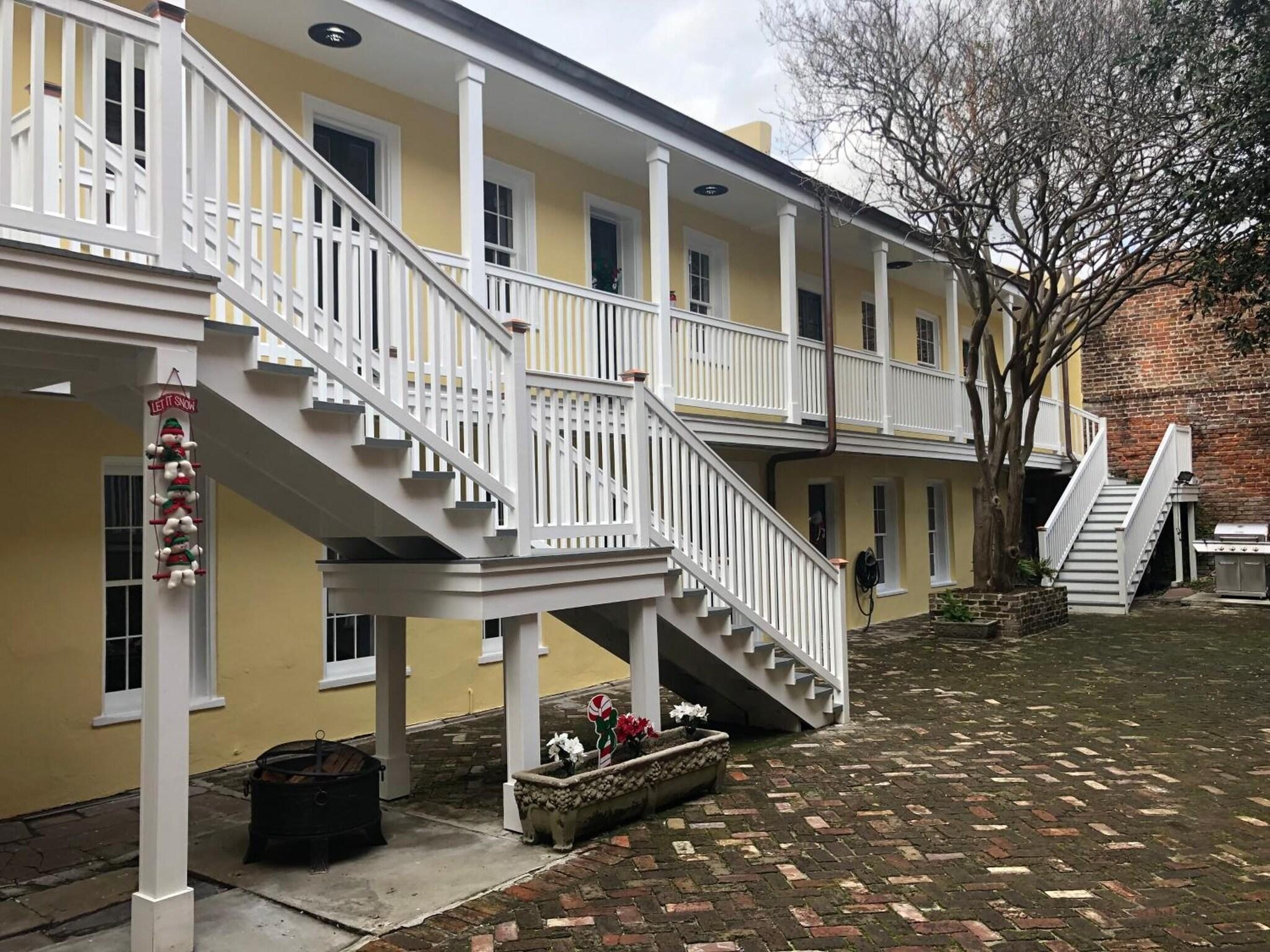 Vista Exterior Haunted Hotel New Orleans