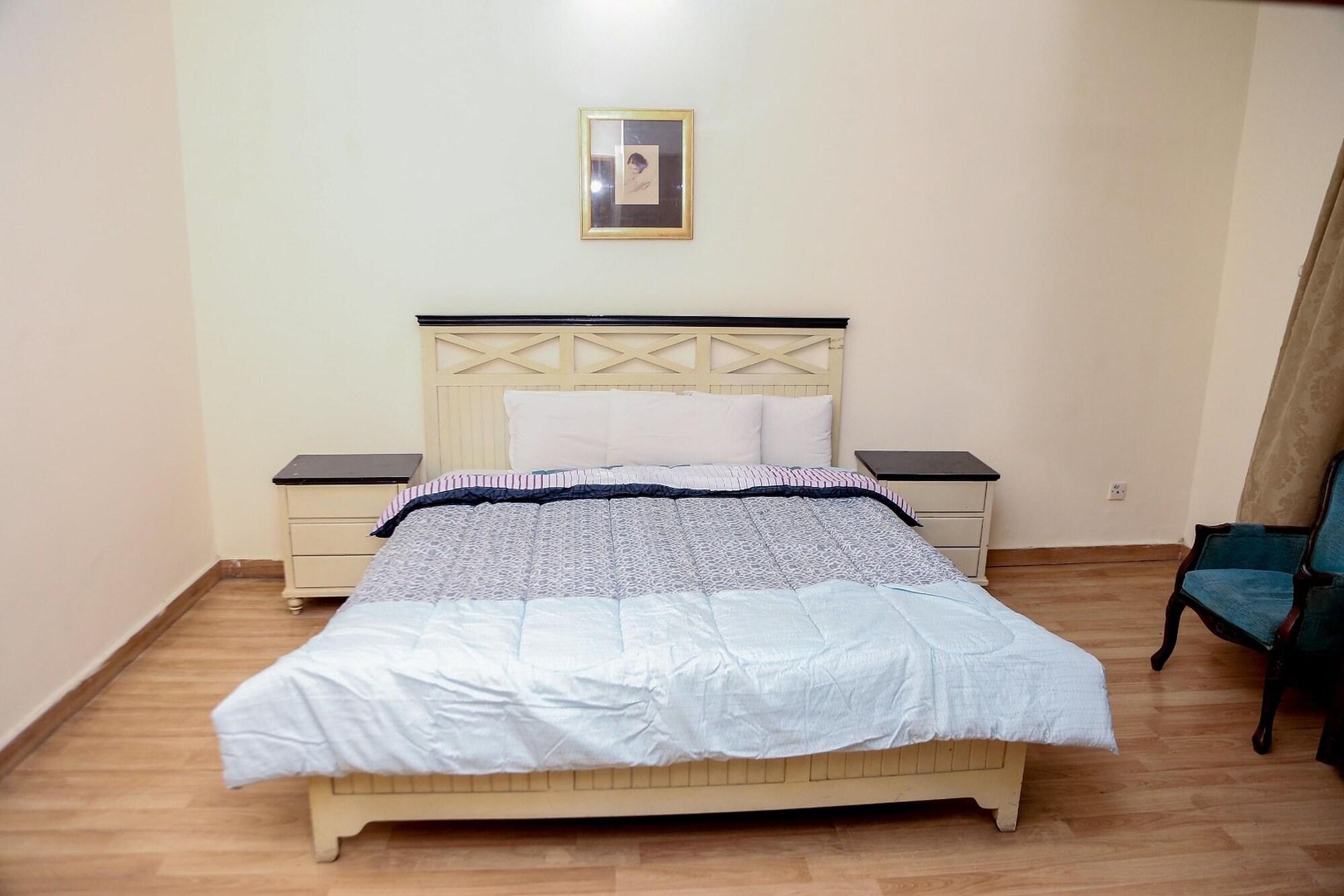 Varios Swiss Cottage