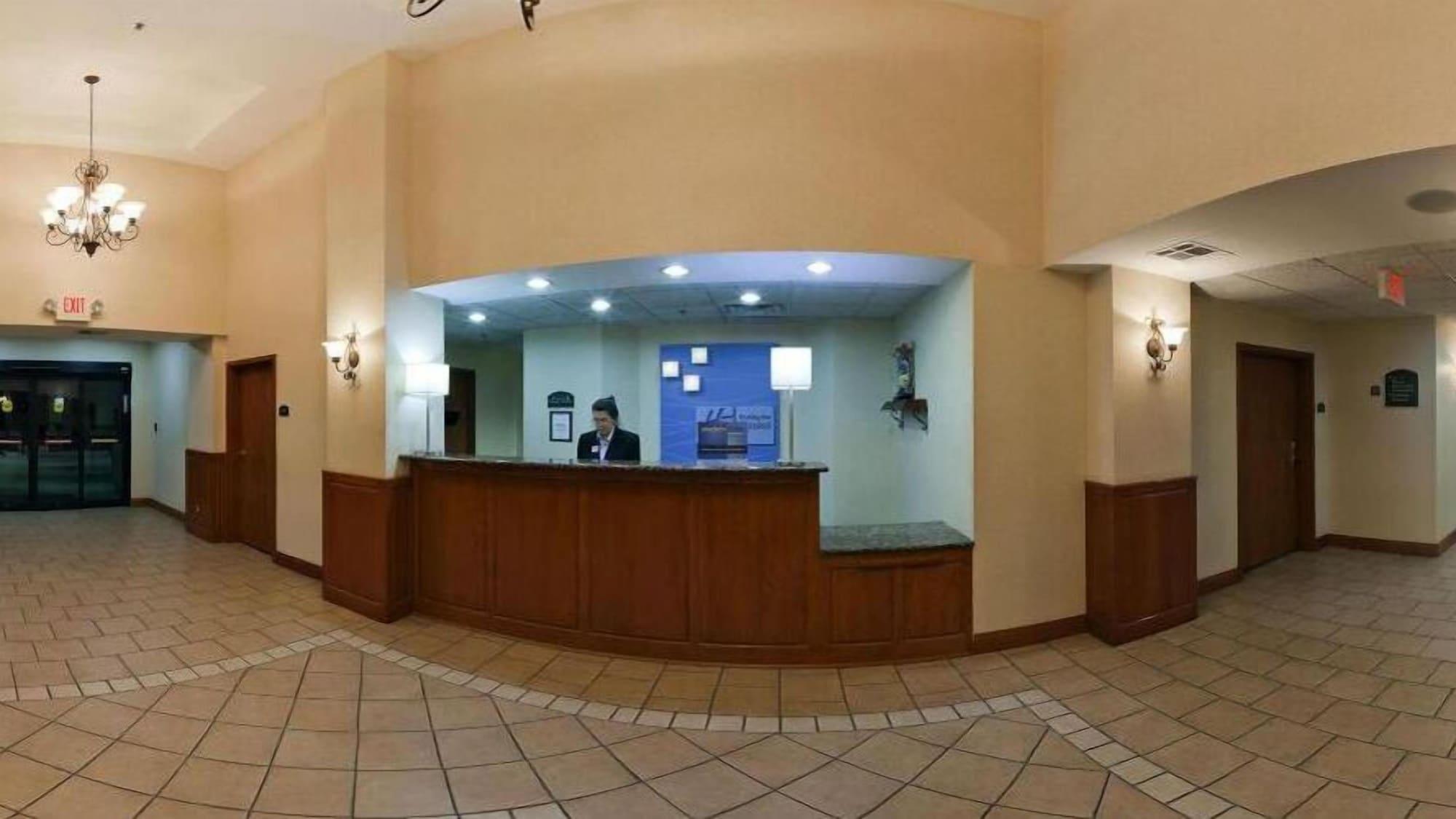 Vista Lobby Holiday Inn Express & Suites Vinita by IHG