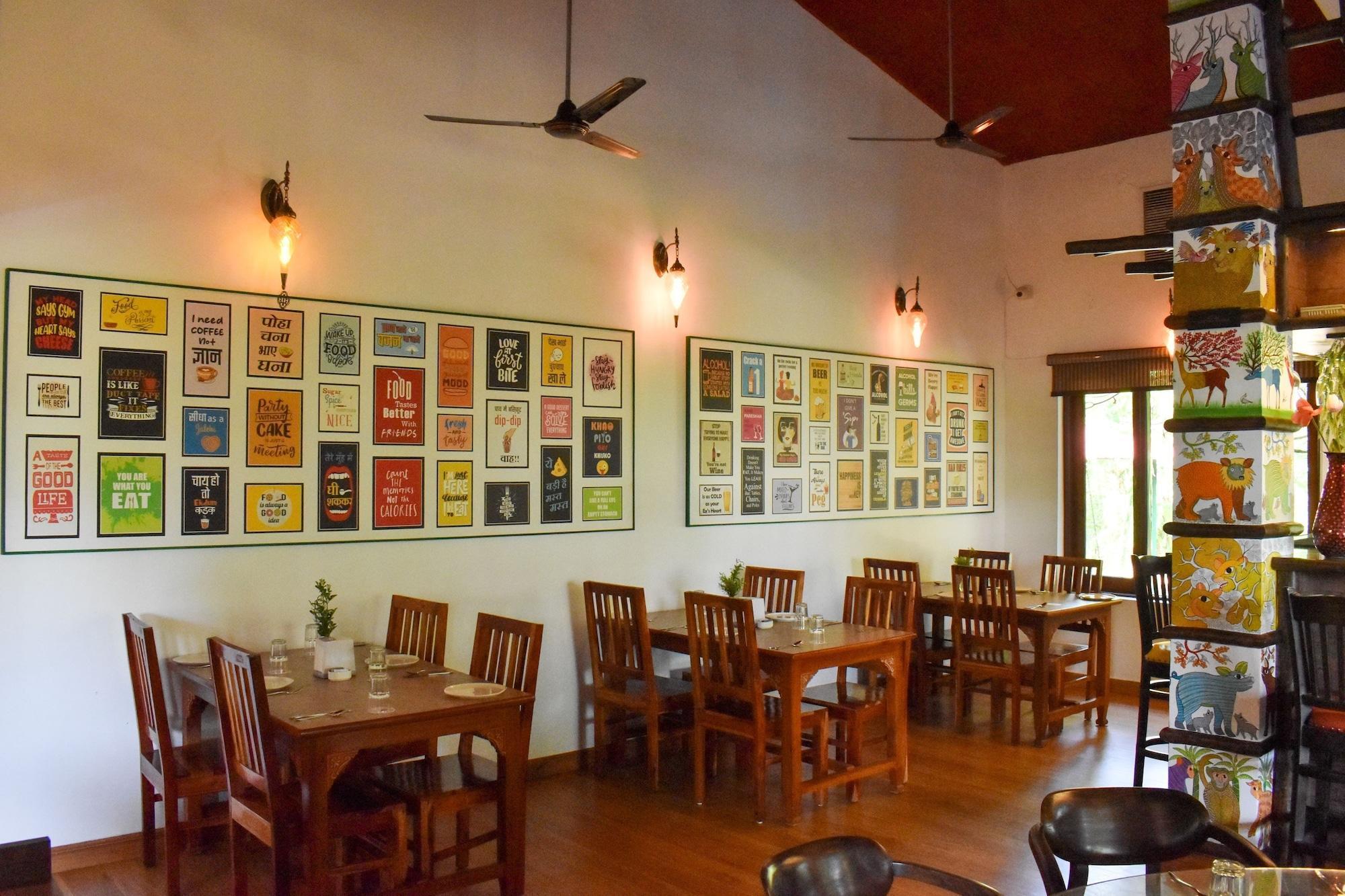 Bar/Salón Tathastu Kanha -the Serenity Retreat