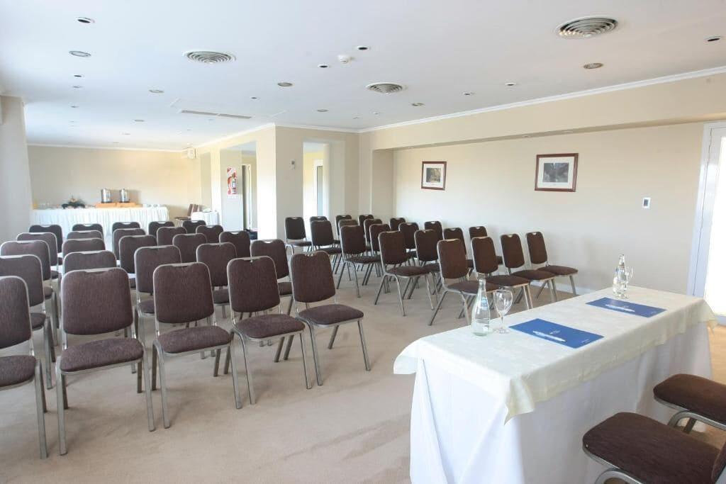 Sala de Reuniones Howard Johnson by Wyndham Rio Ceballos