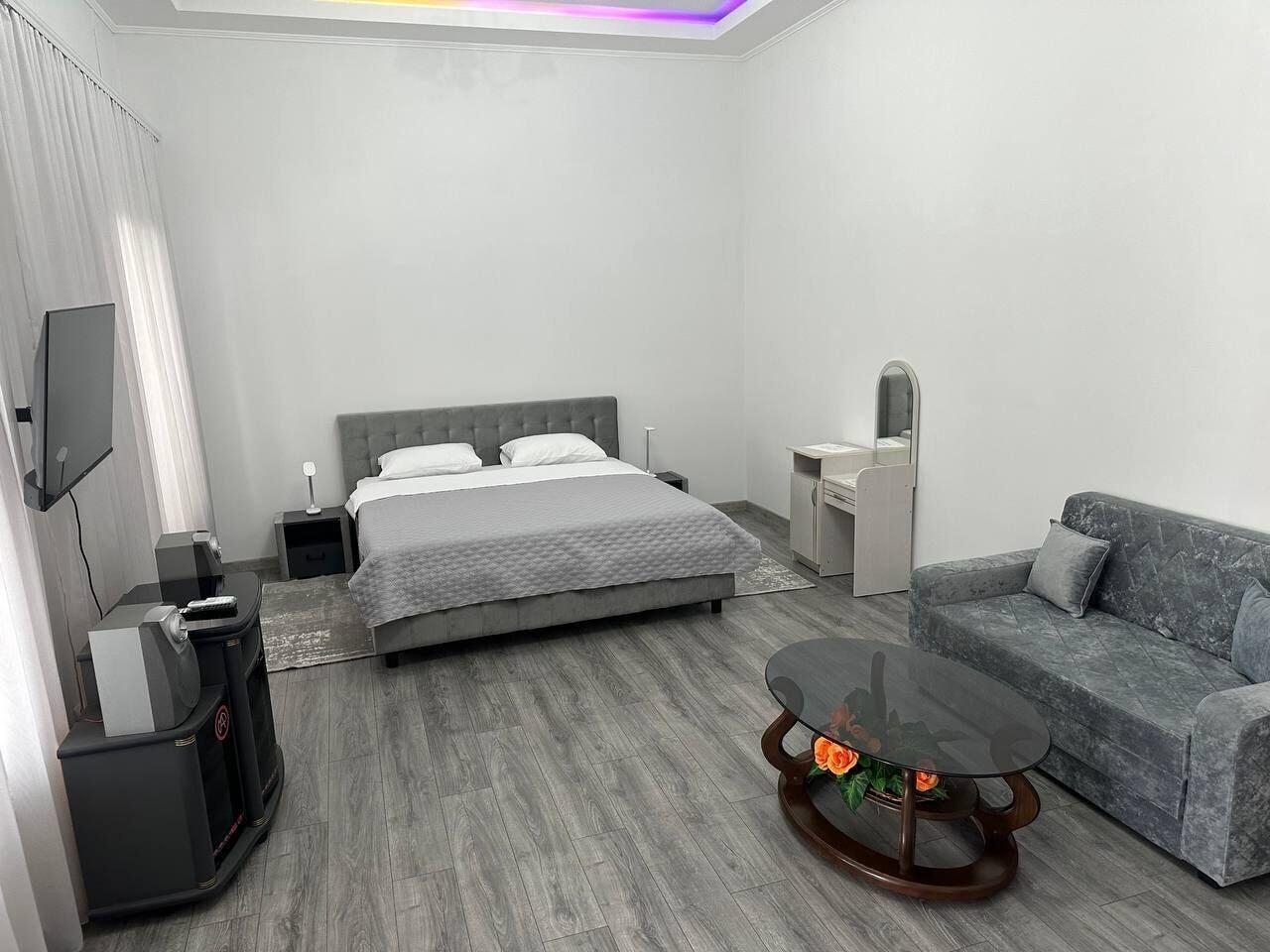 Varios Hotel Lidia