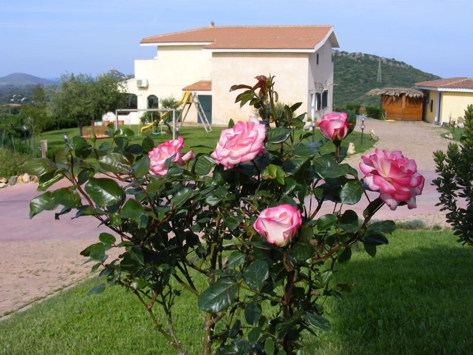 Vista Exterior Agriturismo Su Vrau