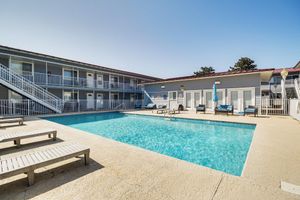Alquiler Vacacional - Walk to Gulf Coast: Biloxi Condo w/ Pool Access